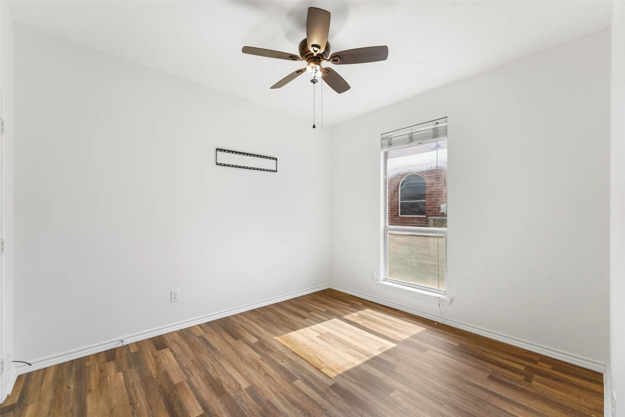 Single Family Residence For Sale in Tarrant County , 556 Caravan Drive, Fort Worth, Texas 76131, 3 Bedroom, 2 Bathroom, 2 Garage spaces, 1,625 Sqft, built in 2003, mls#21340448, Real Estate Agent in Fort Worth, Homes For Sale in Tarrant county, Homes For Sale in Fort Worth, Realtor in Fort Worth Texas, Real Estate Brokerage Independent Realty Texas, Luminita Cordes Realtor