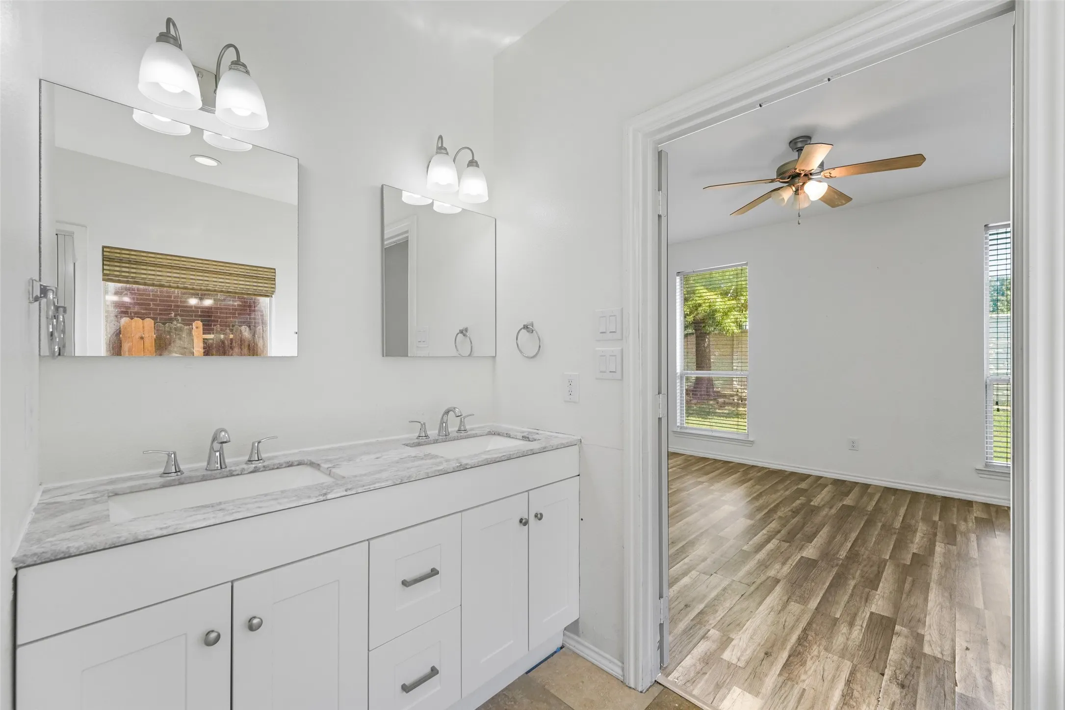 Single Family Residence For Sale in Tarrant County , 556 Caravan Drive, Fort Worth, Texas 76131, 3 Bedroom, 2 Bathroom, 2 Garage spaces, 1,625 Sqft, built in 2003, mls#21340448, Real Estate Agent in Fort Worth, Homes For Sale in Tarrant county, Homes For Sale in Fort Worth, Realtor in Fort Worth Texas, Real Estate Brokerage Independent Realty Texas, Luminita Cordes Realtor