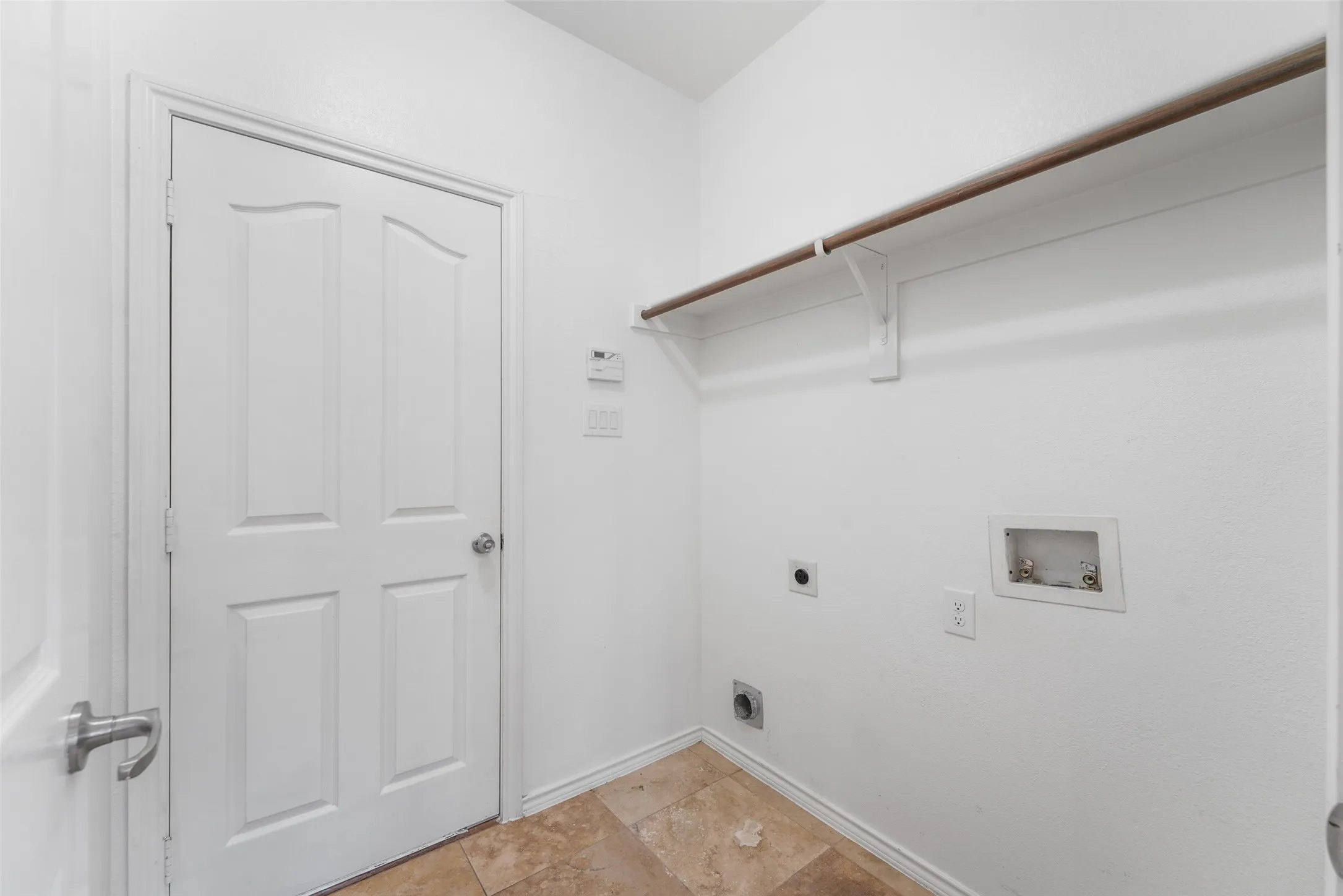 Single Family Residence For Sale in Tarrant County , 556 Caravan Drive, Fort Worth, Texas 76131, 3 Bedroom, 2 Bathroom, 2 Garage spaces, 1,625 Sqft, built in 2003, mls#21340448, Real Estate Agent in Fort Worth, Homes For Sale in Tarrant county, Homes For Sale in Fort Worth, Realtor in Fort Worth Texas, Real Estate Brokerage Independent Realty Texas, Luminita Cordes Realtor