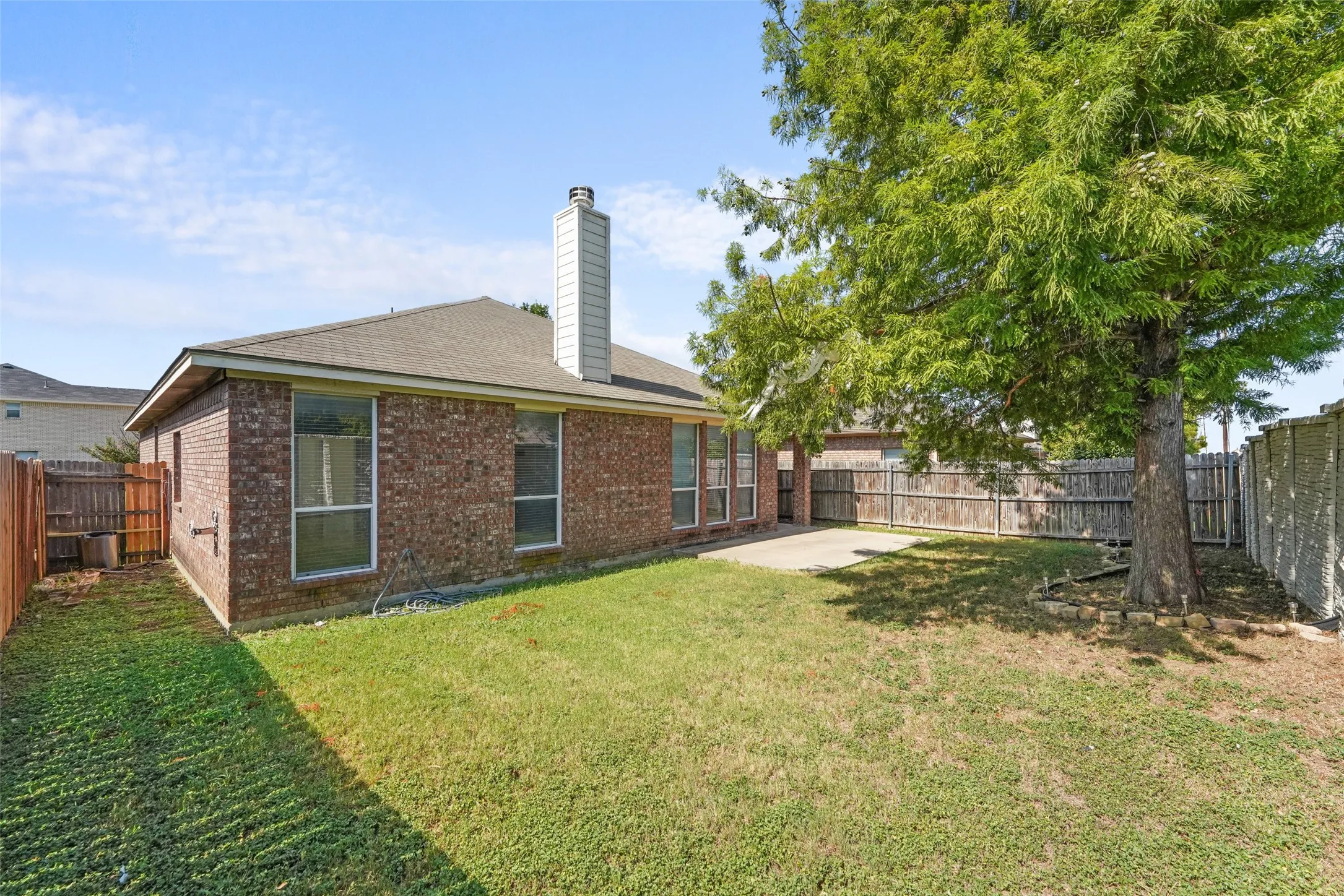 Single Family Residence For Sale in Tarrant County , 556 Caravan Drive, Fort Worth, Texas 76131, 3 Bedroom, 2 Bathroom, 2 Garage spaces, 1,625 Sqft, built in 2003, mls#21340448, Real Estate Agent in Fort Worth, Homes For Sale in Tarrant county, Homes For Sale in Fort Worth, Realtor in Fort Worth Texas, Real Estate Brokerage Independent Realty Texas, Luminita Cordes Realtor