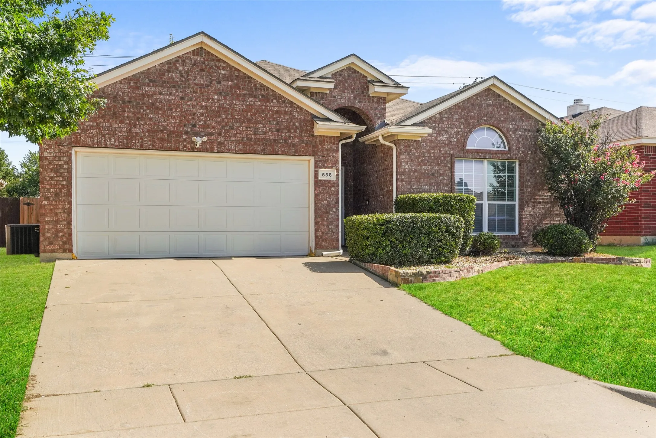 Single Family Residence For Sale in Tarrant County , 556 Caravan Drive, Fort Worth, Texas 76131, 3 Bedroom, 2 Bathroom, 2 Garage spaces, 1,625 Sqft, built in 2003, mls#21340448, Real Estate Agent in Fort Worth, Homes For Sale in Tarrant county, Homes For Sale in Fort Worth, Realtor in Fort Worth Texas, Real Estate Brokerage Independent Realty Texas, Luminita Cordes Realtor
