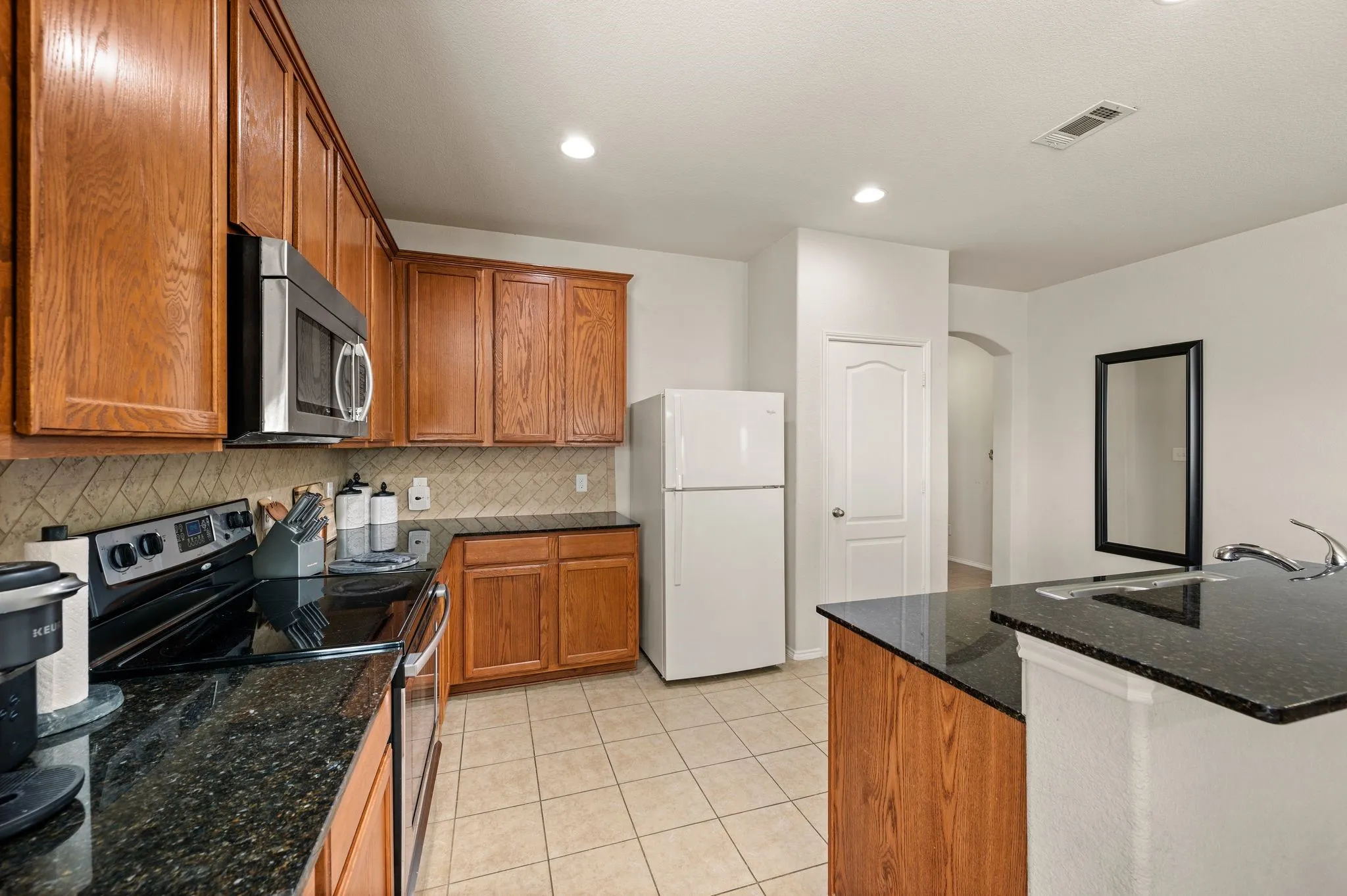 Single Family Residence For Sale in Tarrant County , 13160 Larks View Point, Fort Worth, Texas 76244, 3 Bedroom, 2 Bathroom, 2 Garage spaces, 2,421 Sqft, built in 2011, mls#21337906, Real Estate Agent in Fort Worth, Homes For Sale in Tarrant county, Homes For Sale in Fort Worth, Realtor in Fort Worth Texas, Real Estate Brokerage Independent Realty Texas, Luminita Cordes Realtor