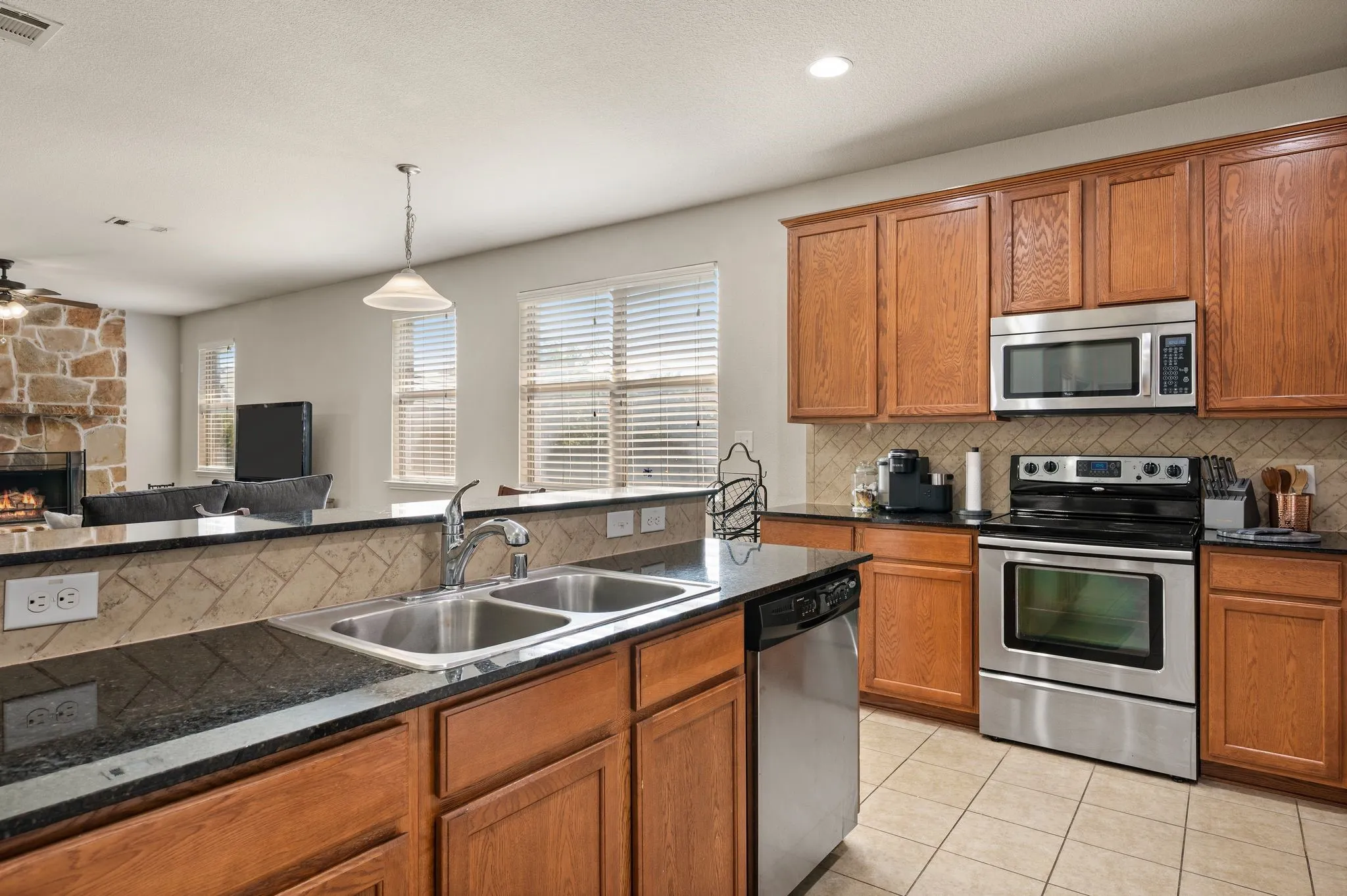 Single Family Residence For Sale in Tarrant County , 13160 Larks View Point, Fort Worth, Texas 76244, 3 Bedroom, 2 Bathroom, 2 Garage spaces, 2,421 Sqft, built in 2011, mls#21337906, Real Estate Agent in Fort Worth, Homes For Sale in Tarrant county, Homes For Sale in Fort Worth, Realtor in Fort Worth Texas, Real Estate Brokerage Independent Realty Texas, Luminita Cordes Realtor