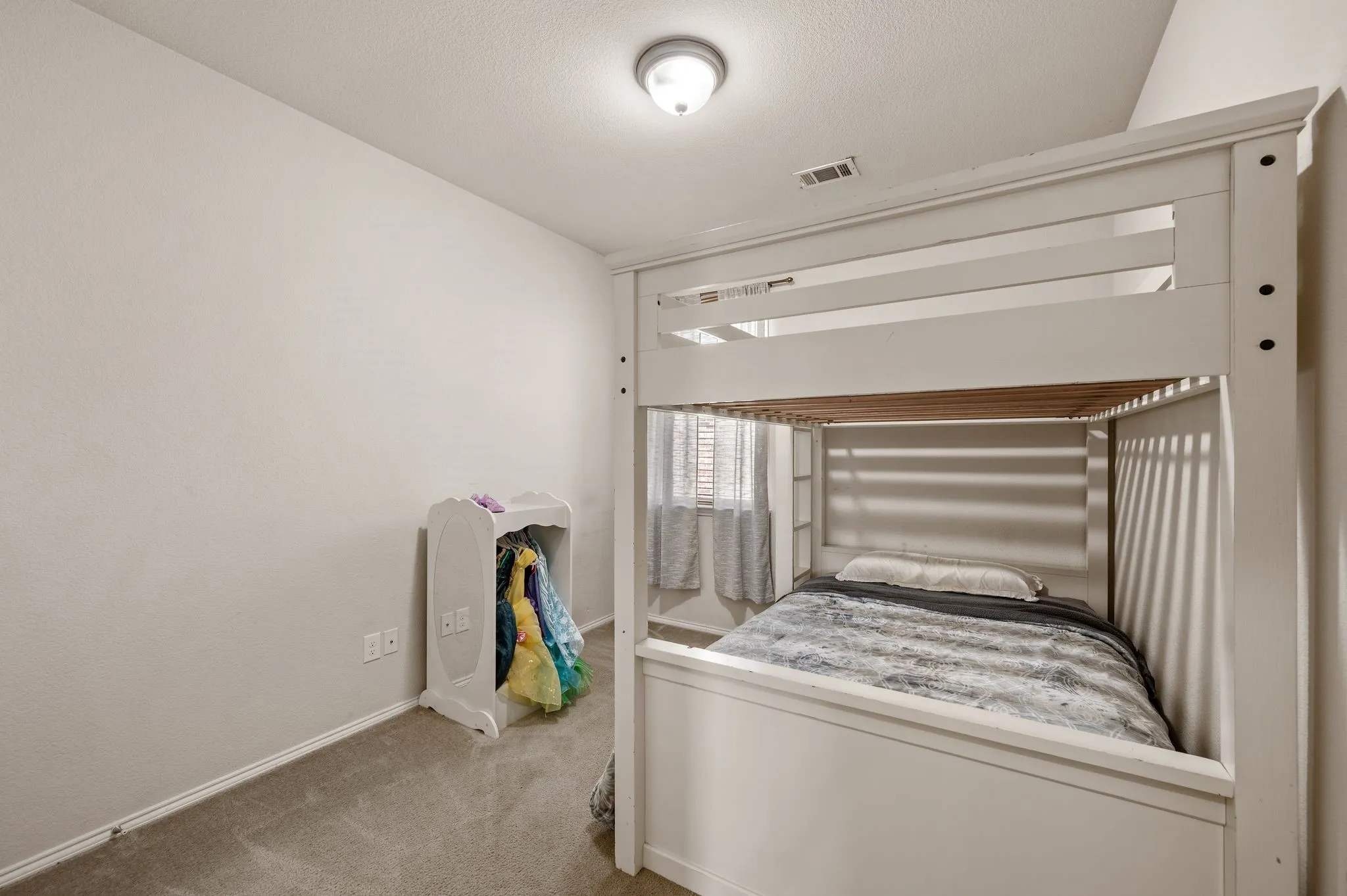 Single Family Residence For Sale in Tarrant County , 13160 Larks View Point, Fort Worth, Texas 76244, 3 Bedroom, 2 Bathroom, 2 Garage spaces, 2,421 Sqft, built in 2011, mls#21337906, Real Estate Agent in Fort Worth, Homes For Sale in Tarrant county, Homes For Sale in Fort Worth, Realtor in Fort Worth Texas, Real Estate Brokerage Independent Realty Texas, Luminita Cordes Realtor