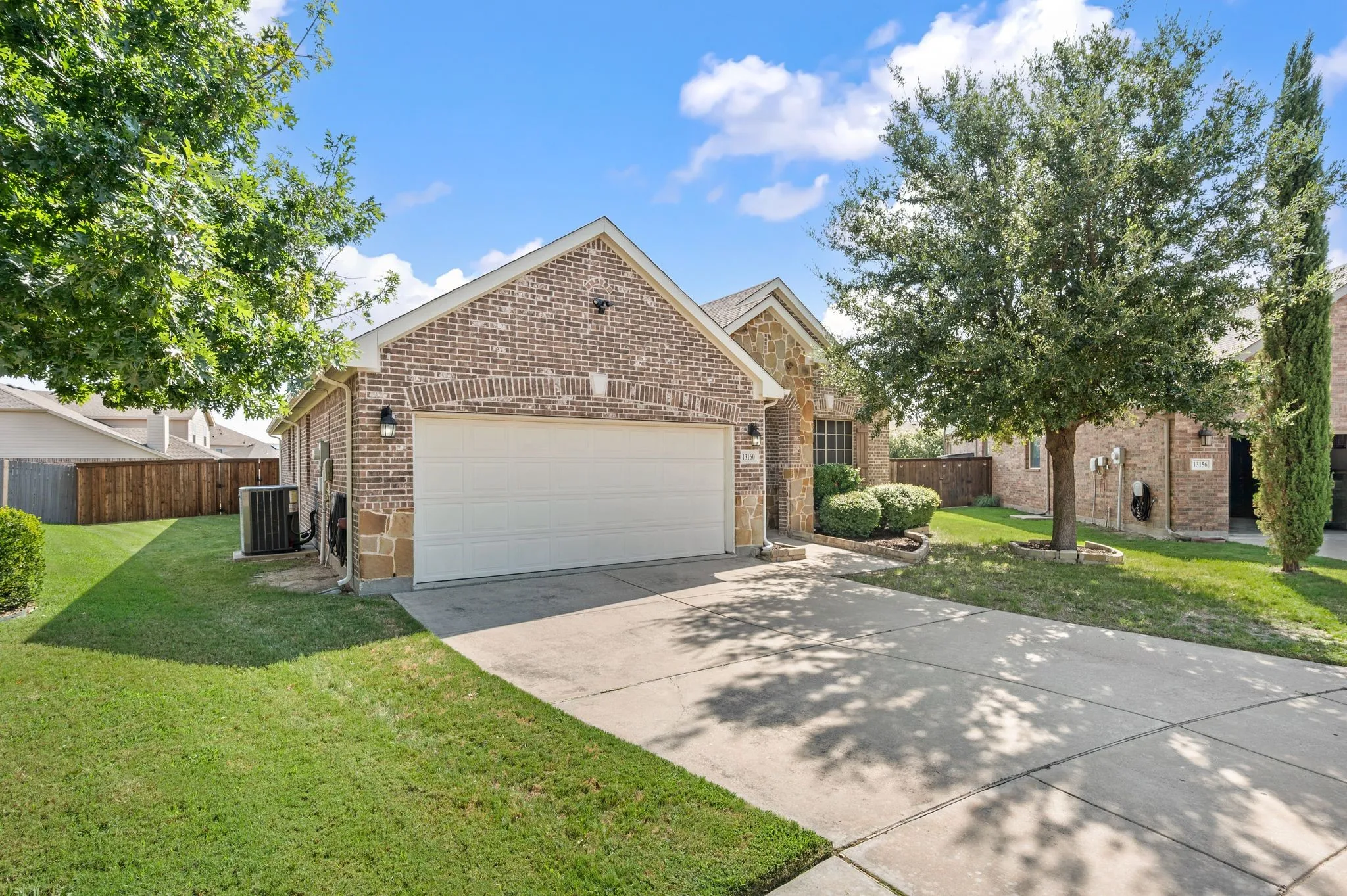 Single Family Residence For Sale in Tarrant County , 13160 Larks View Point, Fort Worth, Texas 76244, 3 Bedroom, 2 Bathroom, 2 Garage spaces, 2,421 Sqft, built in 2011, mls#21337906, Real Estate Agent in Fort Worth, Homes For Sale in Tarrant county, Homes For Sale in Fort Worth, Realtor in Fort Worth Texas, Real Estate Brokerage Independent Realty Texas, Luminita Cordes Realtor
