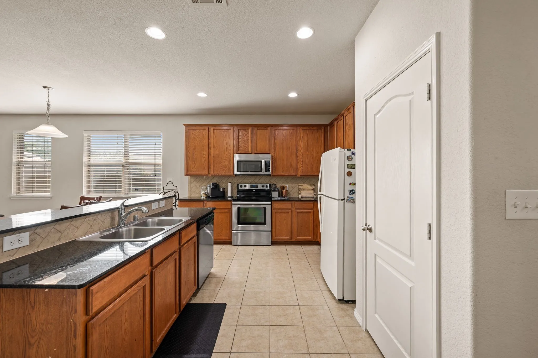 Single Family Residence For Sale in Tarrant County , 13160 Larks View Point, Fort Worth, Texas 76244, 3 Bedroom, 2 Bathroom, 2 Garage spaces, 2,421 Sqft, built in 2011, mls#21337906, Real Estate Agent in Fort Worth, Homes For Sale in Tarrant county, Homes For Sale in Fort Worth, Realtor in Fort Worth Texas, Real Estate Brokerage Independent Realty Texas, Luminita Cordes Realtor