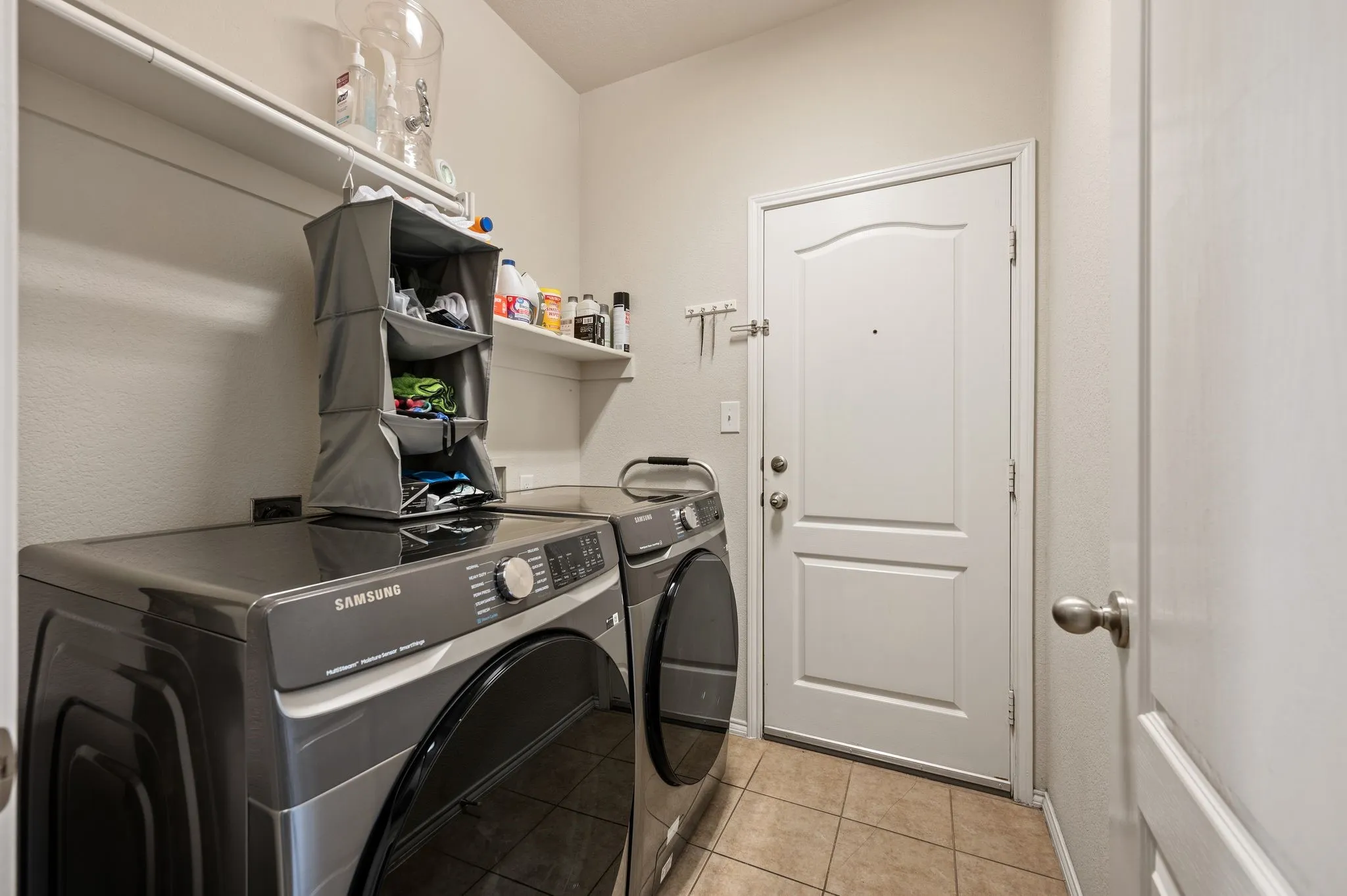 Single Family Residence For Sale in Tarrant County , 13160 Larks View Point, Fort Worth, Texas 76244, 3 Bedroom, 2 Bathroom, 2 Garage spaces, 2,421 Sqft, built in 2011, mls#21337906, Real Estate Agent in Fort Worth, Homes For Sale in Tarrant county, Homes For Sale in Fort Worth, Realtor in Fort Worth Texas, Real Estate Brokerage Independent Realty Texas, Luminita Cordes Realtor