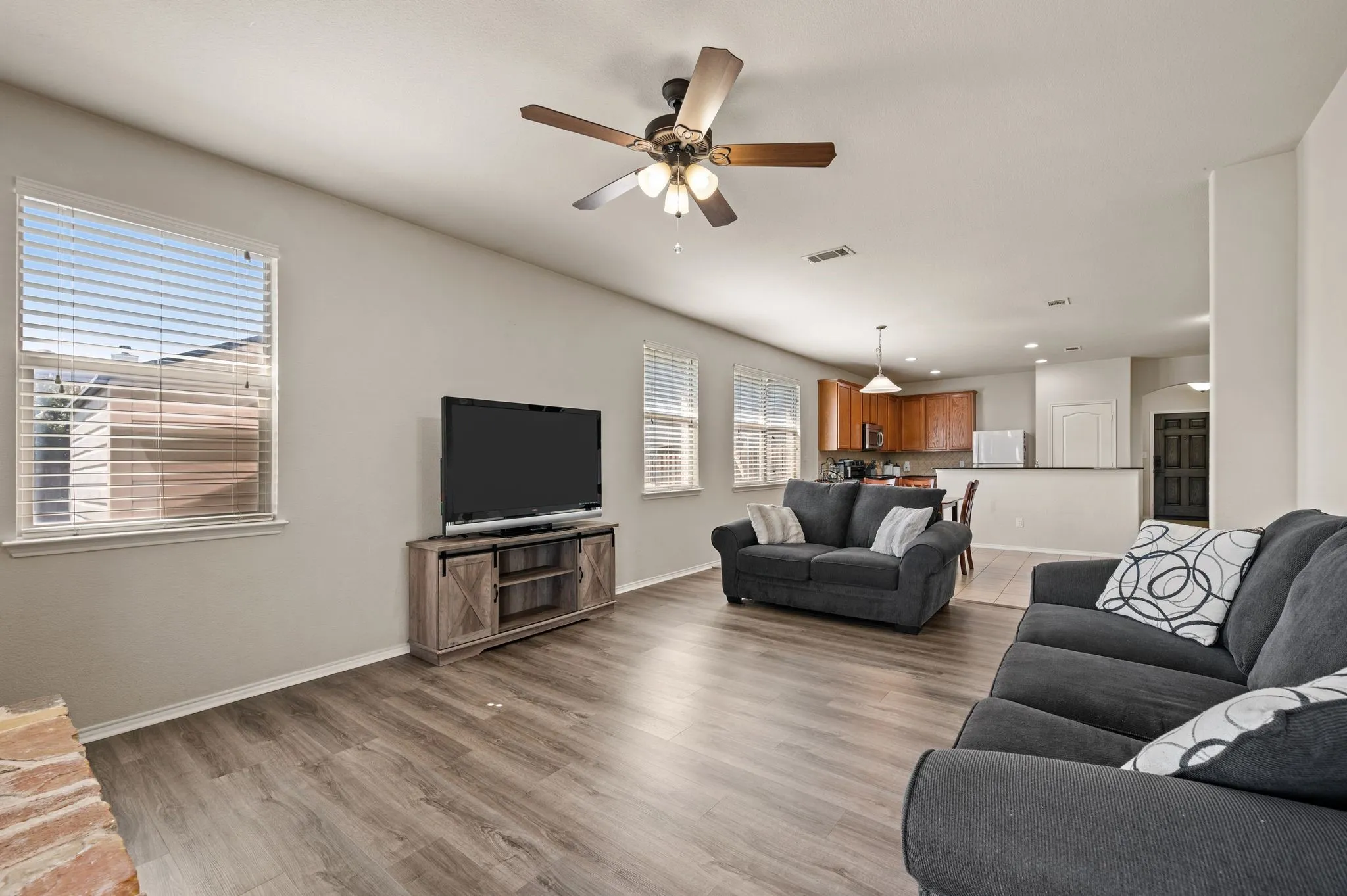 Single Family Residence For Sale in Tarrant County , 13160 Larks View Point, Fort Worth, Texas 76244, 3 Bedroom, 2 Bathroom, 2 Garage spaces, 2,421 Sqft, built in 2011, mls#21337906, Real Estate Agent in Fort Worth, Homes For Sale in Tarrant county, Homes For Sale in Fort Worth, Realtor in Fort Worth Texas, Real Estate Brokerage Independent Realty Texas, Luminita Cordes Realtor