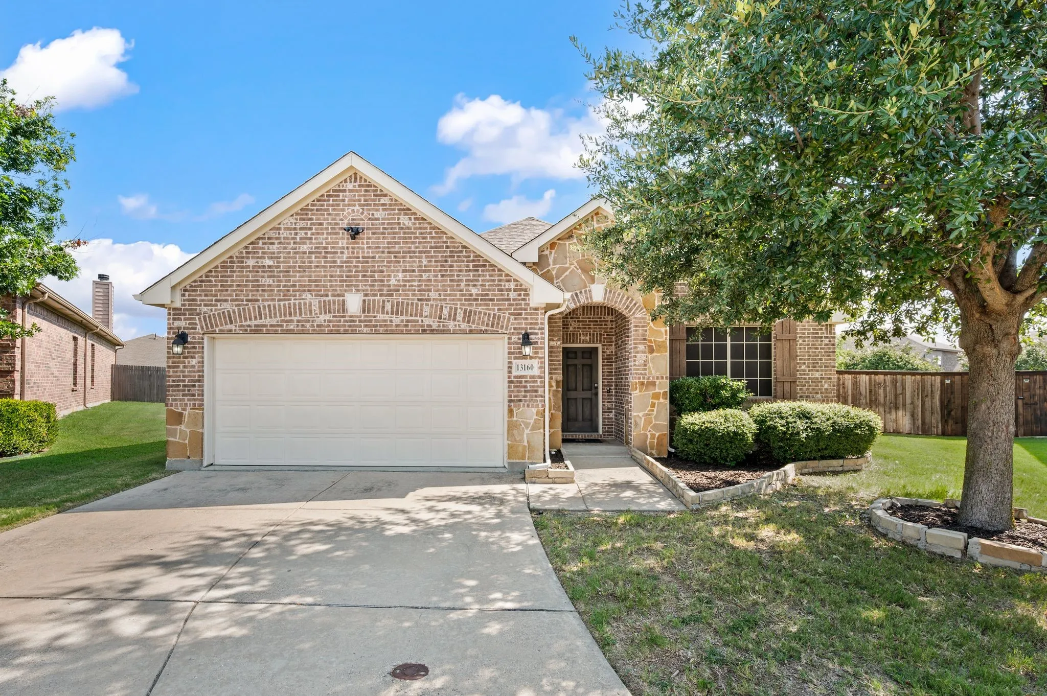 Single Family Residence For Sale in Tarrant County , 13160 Larks View Point, Fort Worth, Texas 76244, 3 Bedroom, 2 Bathroom, 2 Garage spaces, 2,421 Sqft, built in 2011, mls#21337906, Real Estate Agent in Fort Worth, Homes For Sale in Tarrant county, Homes For Sale in Fort Worth, Realtor in Fort Worth Texas, Real Estate Brokerage Independent Realty Texas, Luminita Cordes Realtor