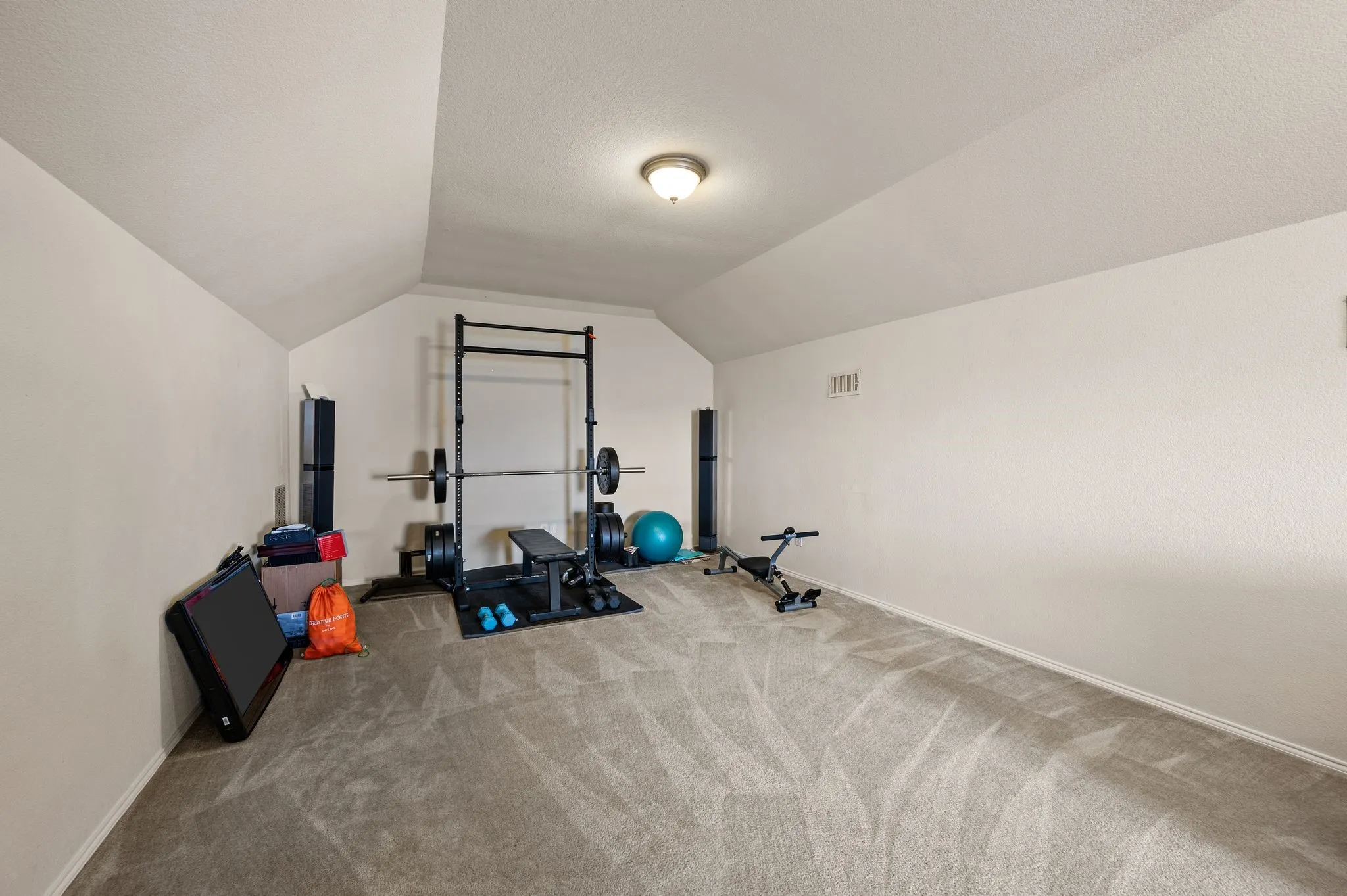 Single Family Residence For Sale in Tarrant County , 13160 Larks View Point, Fort Worth, Texas 76244, 3 Bedroom, 2 Bathroom, 2 Garage spaces, 2,421 Sqft, built in 2011, mls#21337906, Real Estate Agent in Fort Worth, Homes For Sale in Tarrant county, Homes For Sale in Fort Worth, Realtor in Fort Worth Texas, Real Estate Brokerage Independent Realty Texas, Luminita Cordes Realtor