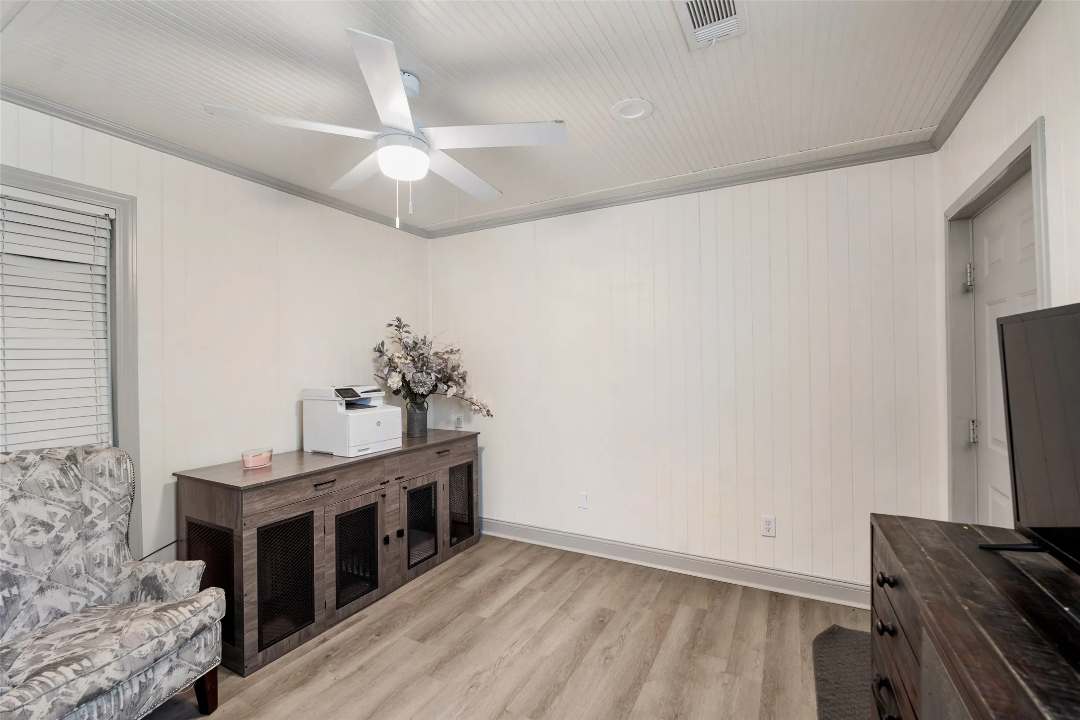 Single Family Residence For Sale in Henderson County , 2525 US Highway 175, Athens, Texas 75751, 3 Bedroom, 2 Bathroom, 9 Garage spaces, 2,368 Sqft, built in 2004, mls#21334878, Real Estate Agent in Athens, Homes For Sale in Henderson county, Homes For Sale in Athens, Realtor in Athens Texas, Real Estate Brokerage Independent Realty Texas, Luminita Cordes Realtor
