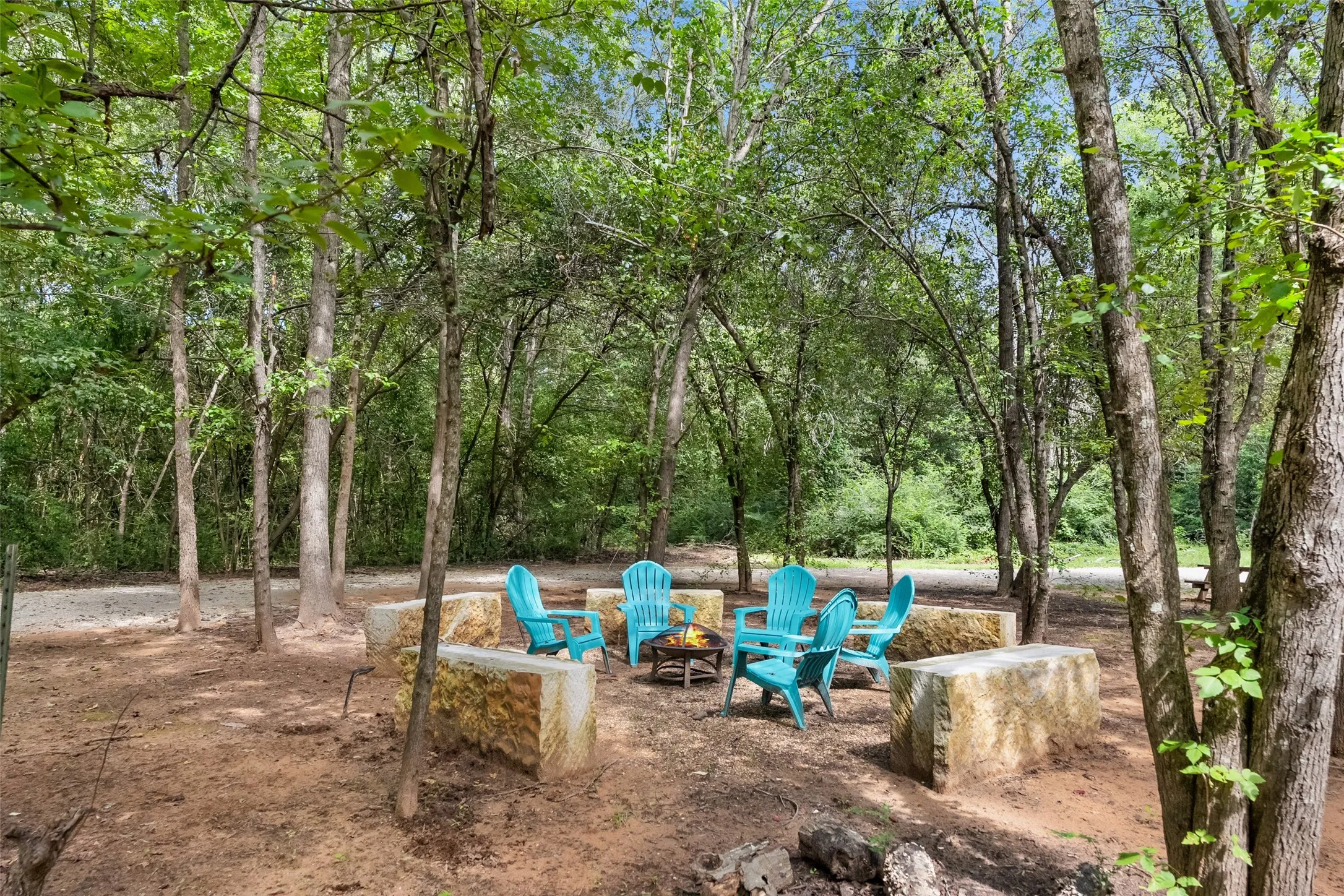Single Family Residence For Sale in Henderson County , 2525 US Highway 175, Athens, Texas 75751, 3 Bedroom, 2 Bathroom, 9 Garage spaces, 2,368 Sqft, built in 2004, mls#21334878, Real Estate Agent in Athens, Homes For Sale in Henderson county, Homes For Sale in Athens, Realtor in Athens Texas, Real Estate Brokerage Independent Realty Texas, Luminita Cordes Realtor