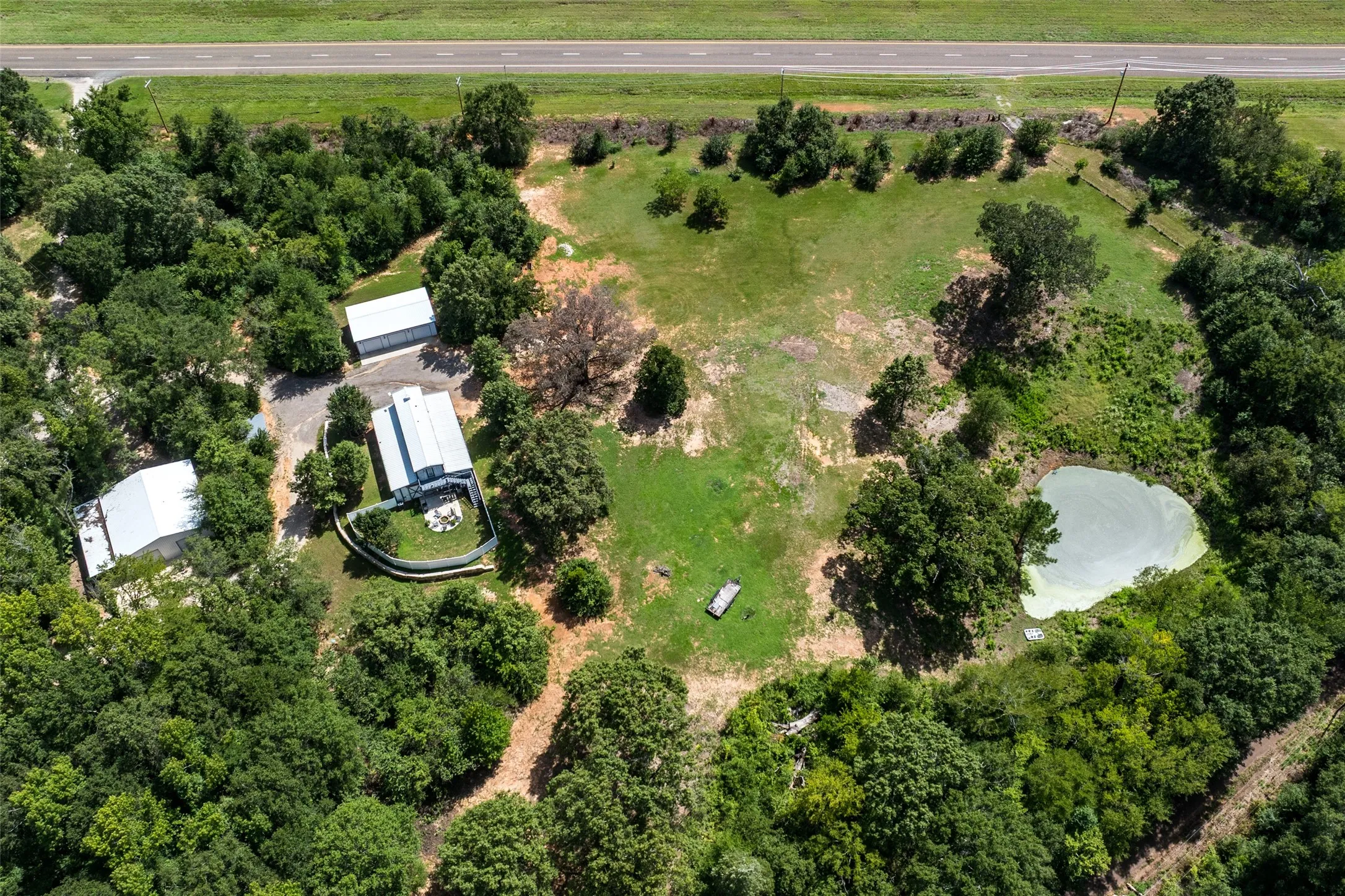 Single Family Residence For Sale in Henderson County , 2525 US Highway 175, Athens, Texas 75751, 3 Bedroom, 2 Bathroom, 9 Garage spaces, 2,368 Sqft, built in 2004, mls#21334878, Real Estate Agent in Athens, Homes For Sale in Henderson county, Homes For Sale in Athens, Realtor in Athens Texas, Real Estate Brokerage Independent Realty Texas, Luminita Cordes Realtor