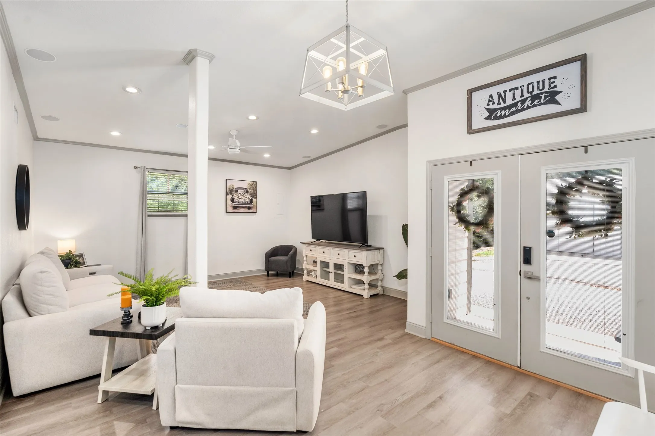 Single Family Residence For Sale in Henderson County , 2525 US Highway 175, Athens, Texas 75751, 3 Bedroom, 2 Bathroom, 9 Garage spaces, 2,368 Sqft, built in 2004, mls#21334878, Real Estate Agent in Athens, Homes For Sale in Henderson county, Homes For Sale in Athens, Realtor in Athens Texas, Real Estate Brokerage Independent Realty Texas, Luminita Cordes Realtor