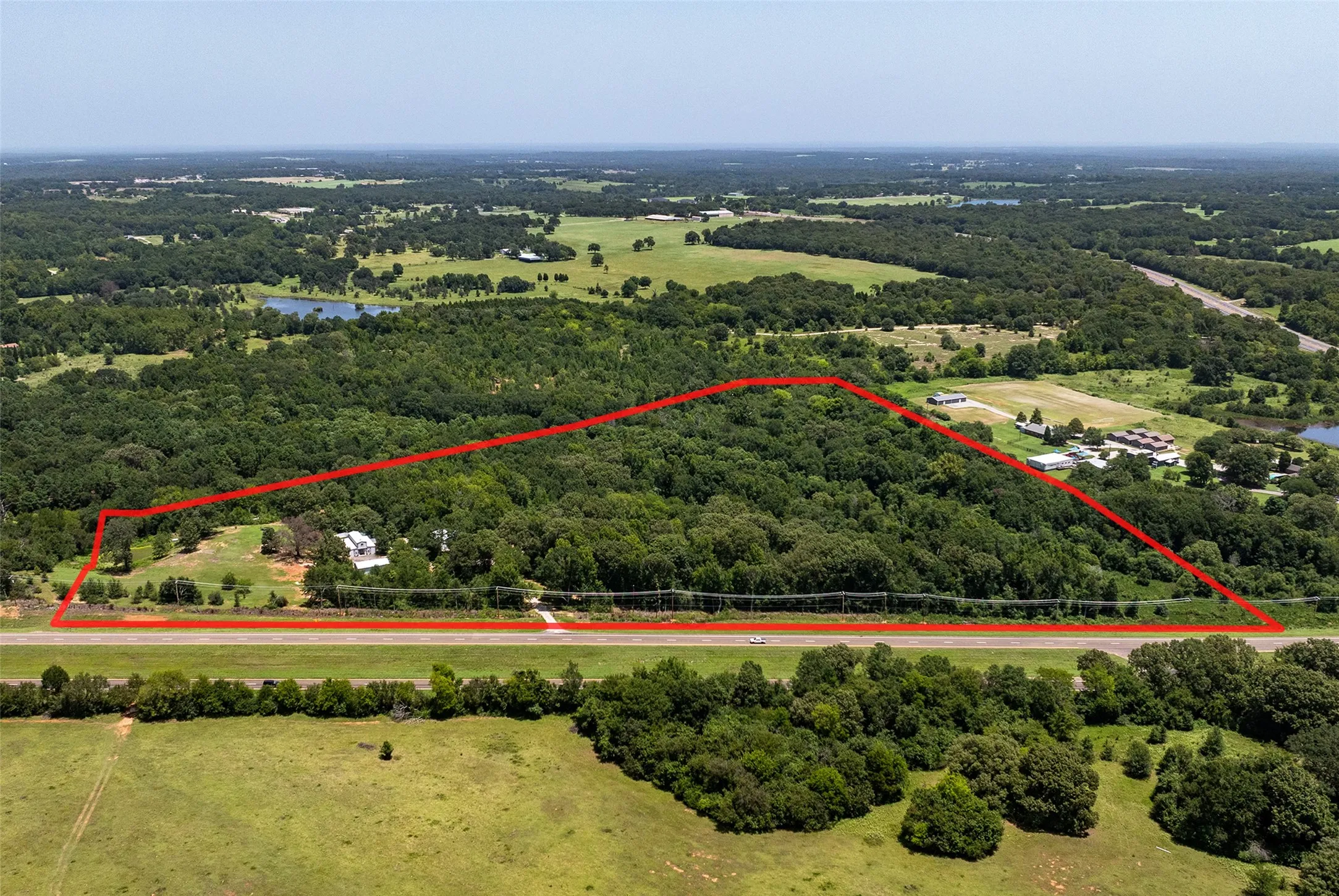 Single Family Residence For Sale in Henderson County , 2525 US Highway 175, Athens, Texas 75751, 3 Bedroom, 2 Bathroom, 9 Garage spaces, 2,368 Sqft, built in 2004, mls#21334878, Real Estate Agent in Athens, Homes For Sale in Henderson county, Homes For Sale in Athens, Realtor in Athens Texas, Real Estate Brokerage Independent Realty Texas, Luminita Cordes Realtor