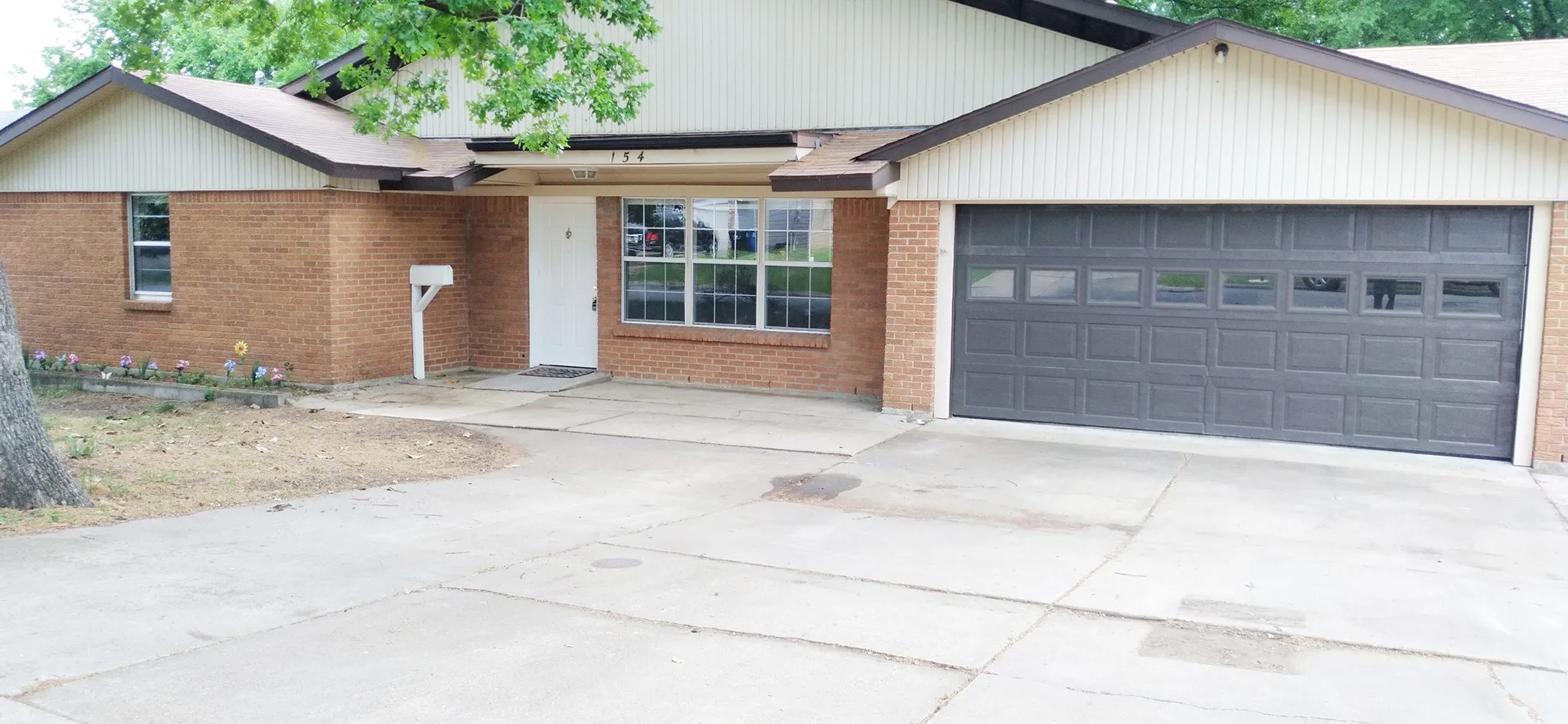 Single Family Residence For Sale in Grayson County , 154 Bob White Road, Denison, Texas 75020, 5 Bedroom, 4 Bathroom, 2 Garage spaces, 2,280 Sqft, built in 1962, mls#21338335, Real Estate Agent in Denison, Homes For Sale in Grayson county, Homes For Sale in Denison, Realtor in Denison Texas, Real Estate Brokerage Independent Realty Texas, Luminita Cordes Realtor