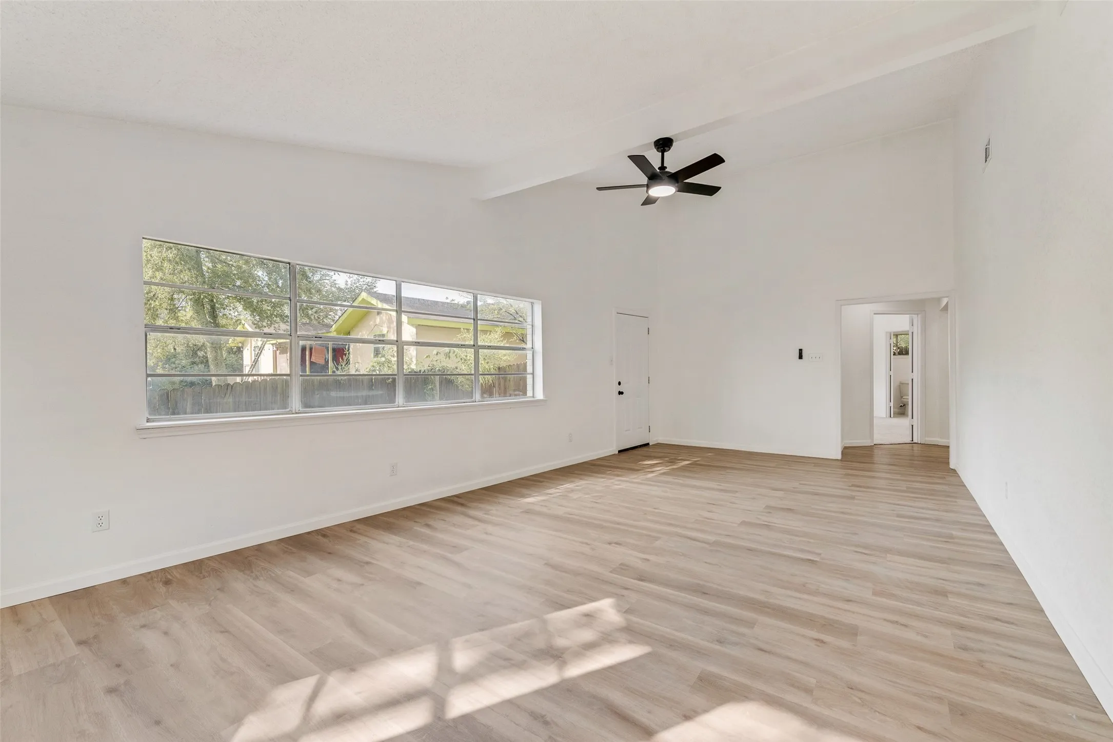 Single Family Residence For Rent in Johnson County , 907 Melanie Lane, Keene, Texas 76059, 4 Bedrooms, 3 Bathrooms, 1 Garage spaces, 1,901 Sqft, built in 1984, Price $2,250, mls#21340687, Real Estate Agent in Keene, Homes For Rent in Johnson county, Homes For Rent in Keene, Realtor in Keene Texas, Real Estate Brokerage Independent Realty Texas, Luminita Cordes Realtor