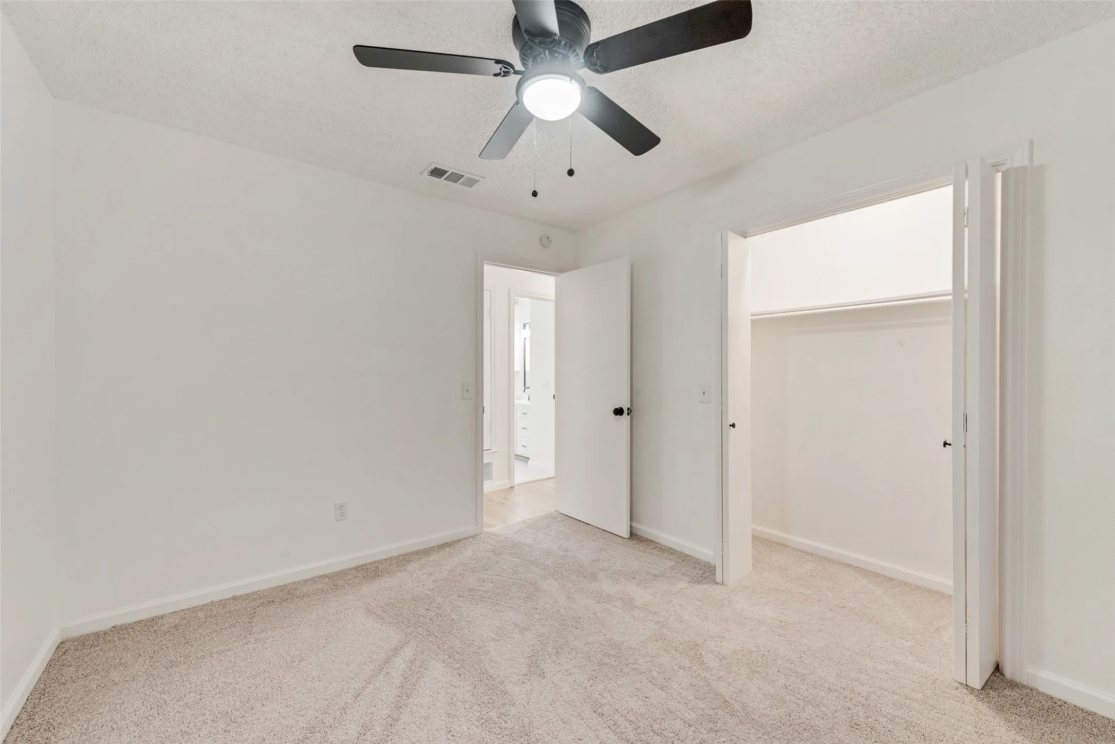 Single Family Residence For Rent in Johnson County , 907 Melanie Lane, Keene, Texas 76059, 4 Bedrooms, 3 Bathrooms, 1 Garage spaces, 1,901 Sqft, built in 1984, Price $2,250, mls#21340687, Real Estate Agent in Keene, Homes For Rent in Johnson county, Homes For Rent in Keene, Realtor in Keene Texas, Real Estate Brokerage Independent Realty Texas, Luminita Cordes Realtor