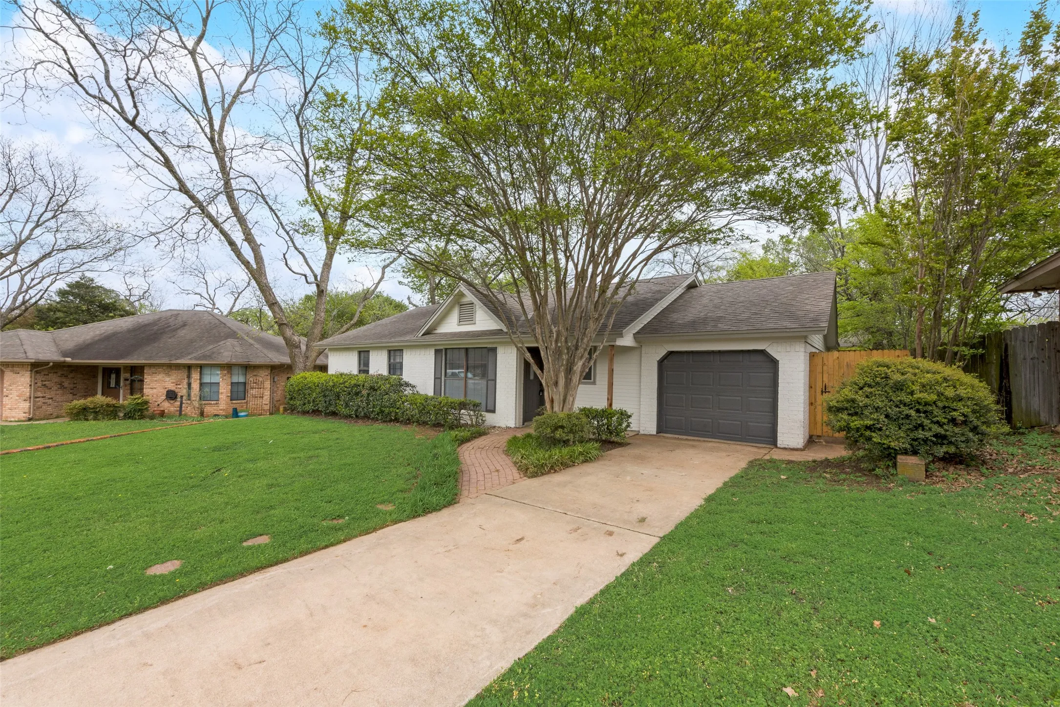 Single Family Residence For Rent in Johnson County , 907 Melanie Lane, Keene, Texas 76059, 4 Bedrooms, 3 Bathrooms, 1 Garage spaces, 1,901 Sqft, built in 1984, Price $2,250, mls#21340687, Real Estate Agent in Keene, Homes For Rent in Johnson county, Homes For Rent in Keene, Realtor in Keene Texas, Real Estate Brokerage Independent Realty Texas, Luminita Cordes Realtor