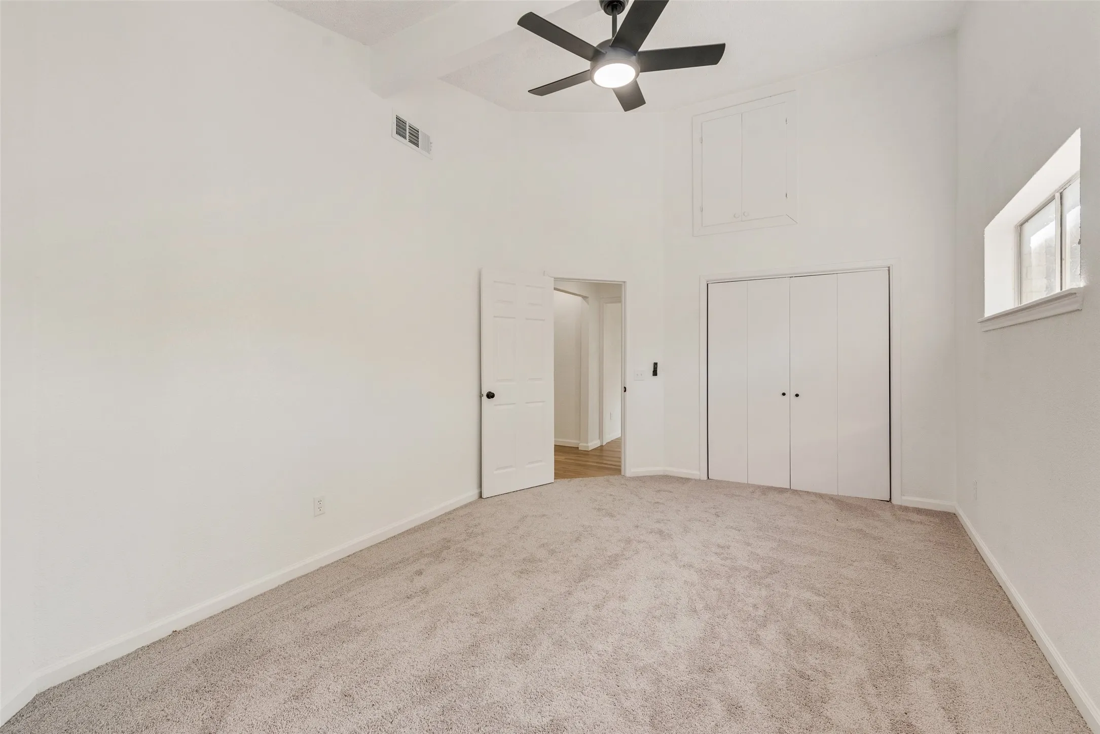 Single Family Residence For Rent in Johnson County , 907 Melanie Lane, Keene, Texas 76059, 4 Bedrooms, 3 Bathrooms, 1 Garage spaces, 1,901 Sqft, built in 1984, Price $2,250, mls#21340687, Real Estate Agent in Keene, Homes For Rent in Johnson county, Homes For Rent in Keene, Realtor in Keene Texas, Real Estate Brokerage Independent Realty Texas, Luminita Cordes Realtor