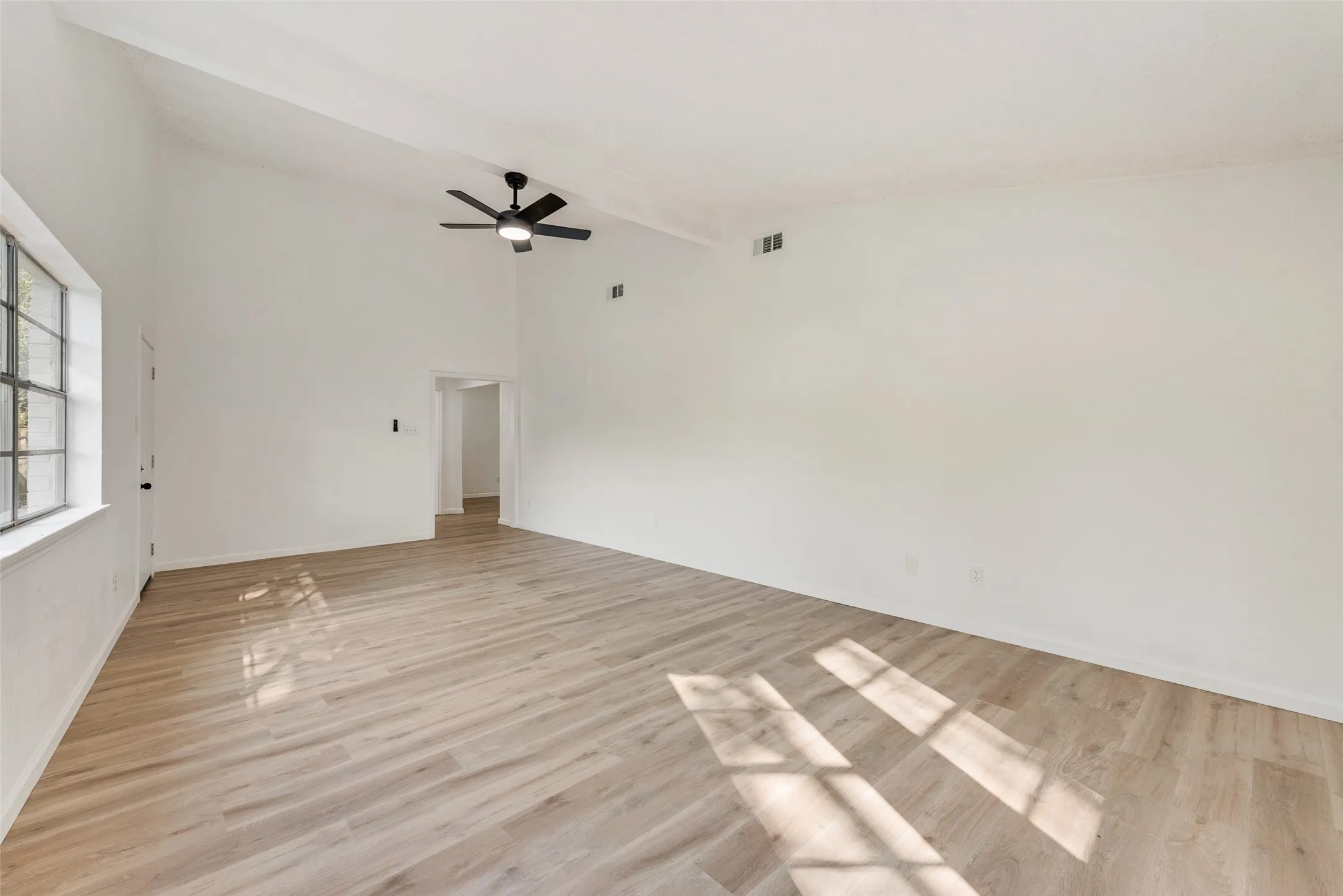 Single Family Residence For Rent in Johnson County , 907 Melanie Lane, Keene, Texas 76059, 4 Bedrooms, 3 Bathrooms, 1 Garage spaces, 1,901 Sqft, built in 1984, Price $2,250, mls#21340687, Real Estate Agent in Keene, Homes For Rent in Johnson county, Homes For Rent in Keene, Realtor in Keene Texas, Real Estate Brokerage Independent Realty Texas, Luminita Cordes Realtor