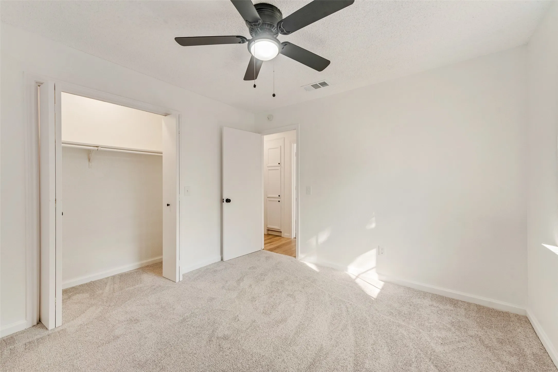 Single Family Residence For Rent in Johnson County , 907 Melanie Lane, Keene, Texas 76059, 4 Bedrooms, 3 Bathrooms, 1 Garage spaces, 1,901 Sqft, built in 1984, Price $2,250, mls#21340687, Real Estate Agent in Keene, Homes For Rent in Johnson county, Homes For Rent in Keene, Realtor in Keene Texas, Real Estate Brokerage Independent Realty Texas, Luminita Cordes Realtor