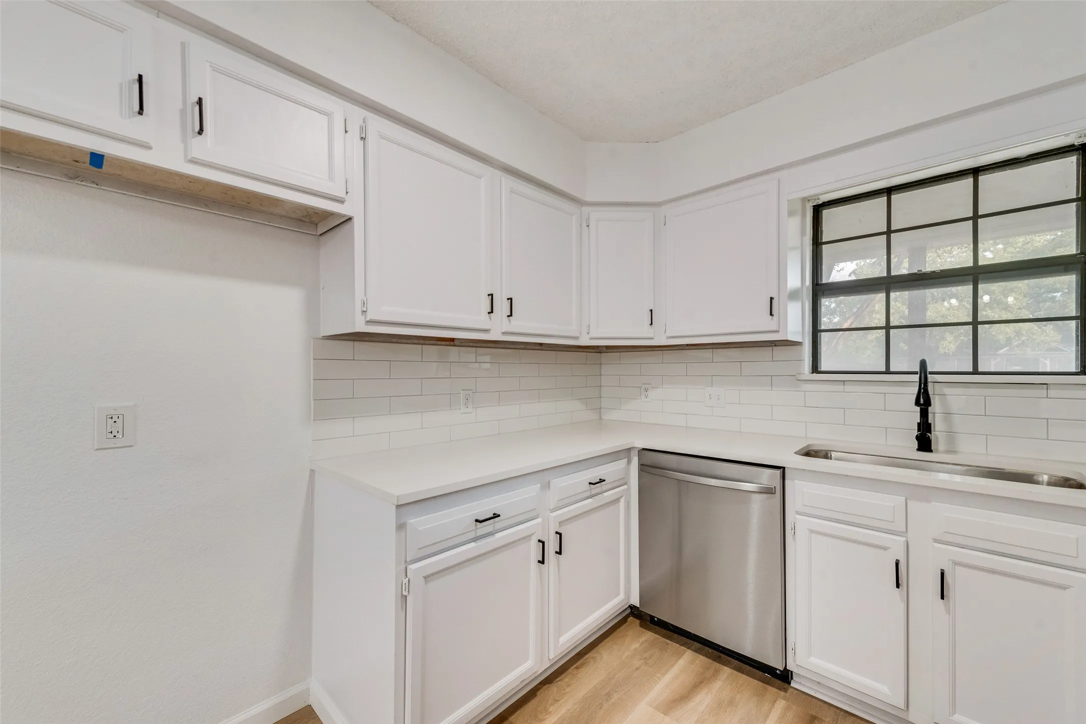 Single Family Residence For Rent in Johnson County , 907 Melanie Lane, Keene, Texas 76059, 4 Bedrooms, 3 Bathrooms, 1 Garage spaces, 1,901 Sqft, built in 1984, Price $2,250, mls#21340687, Real Estate Agent in Keene, Homes For Rent in Johnson county, Homes For Rent in Keene, Realtor in Keene Texas, Real Estate Brokerage Independent Realty Texas, Luminita Cordes Realtor
