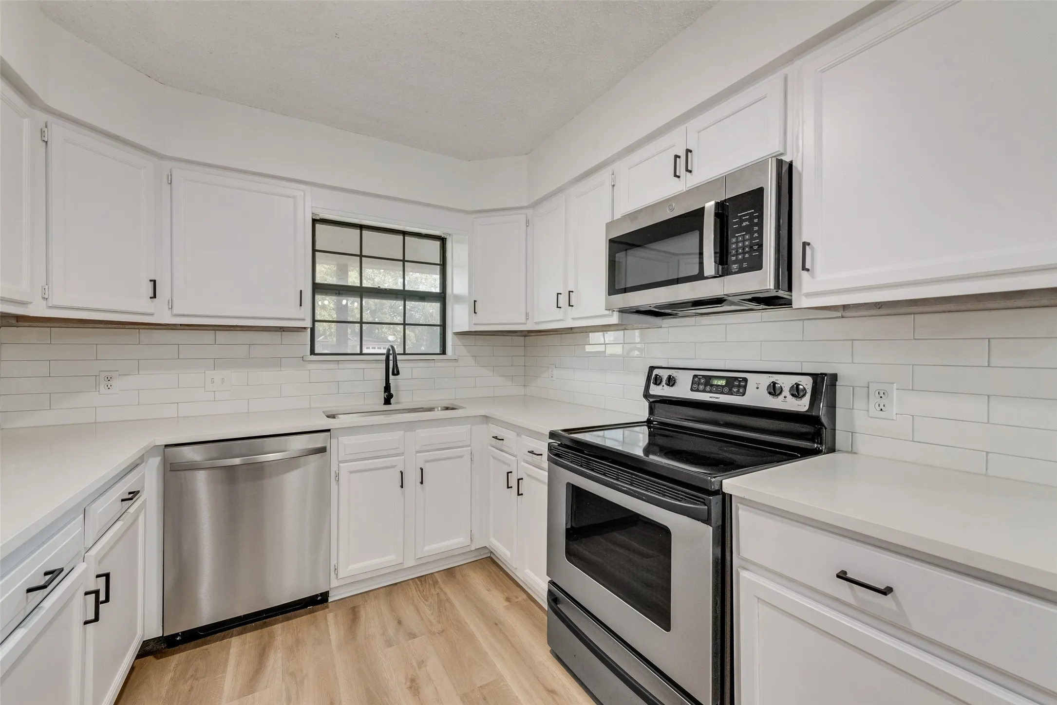 Single Family Residence For Rent in Johnson County , 907 Melanie Lane, Keene, Texas 76059, 4 Bedrooms, 3 Bathrooms, 1 Garage spaces, 1,901 Sqft, built in 1984, Price $2,250, mls#21340687, Real Estate Agent in Keene, Homes For Rent in Johnson county, Homes For Rent in Keene, Realtor in Keene Texas, Real Estate Brokerage Independent Realty Texas, Luminita Cordes Realtor
