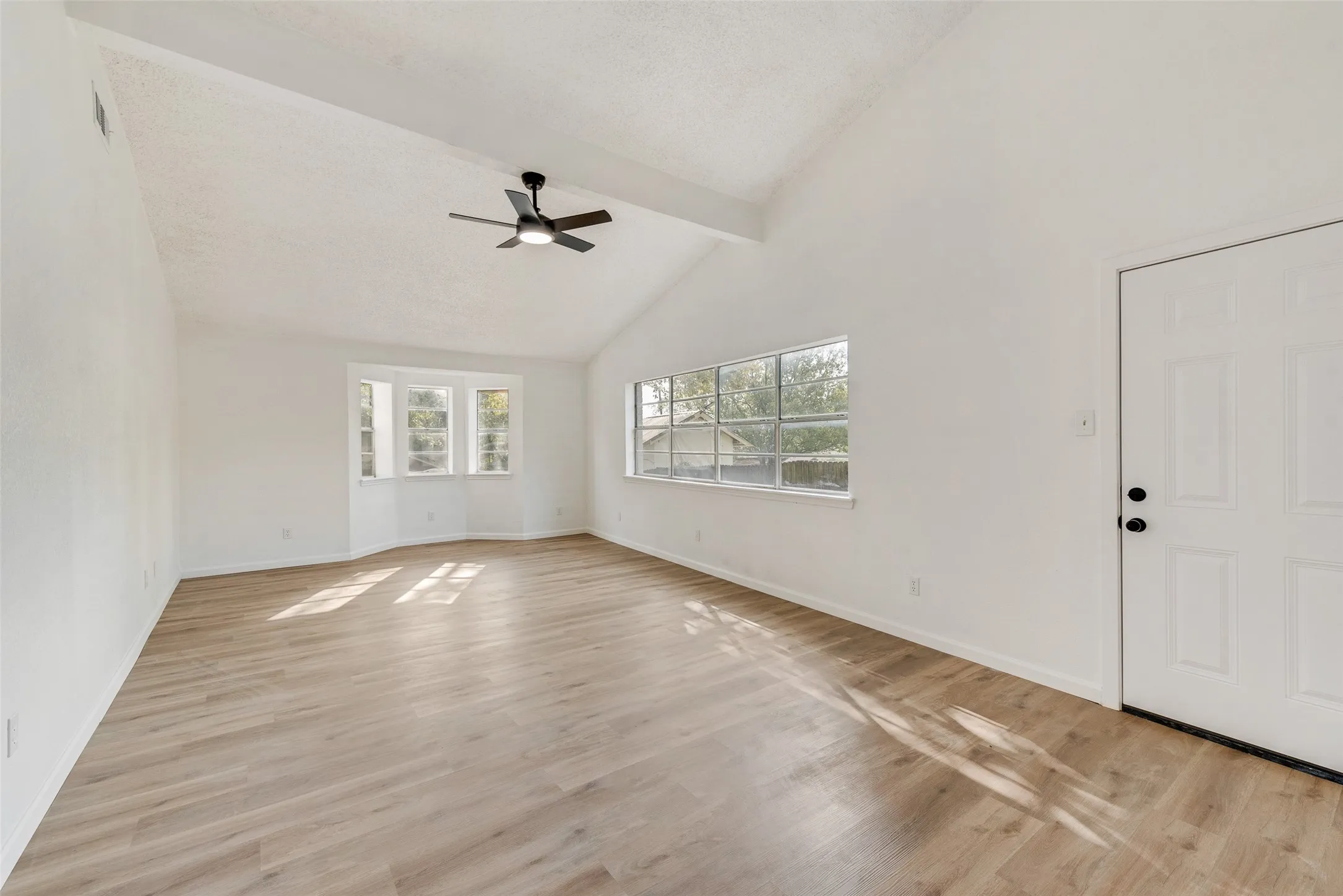Single Family Residence For Rent in Johnson County , 907 Melanie Lane, Keene, Texas 76059, 4 Bedrooms, 3 Bathrooms, 1 Garage spaces, 1,901 Sqft, built in 1984, Price $2,250, mls#21340687, Real Estate Agent in Keene, Homes For Rent in Johnson county, Homes For Rent in Keene, Realtor in Keene Texas, Real Estate Brokerage Independent Realty Texas, Luminita Cordes Realtor