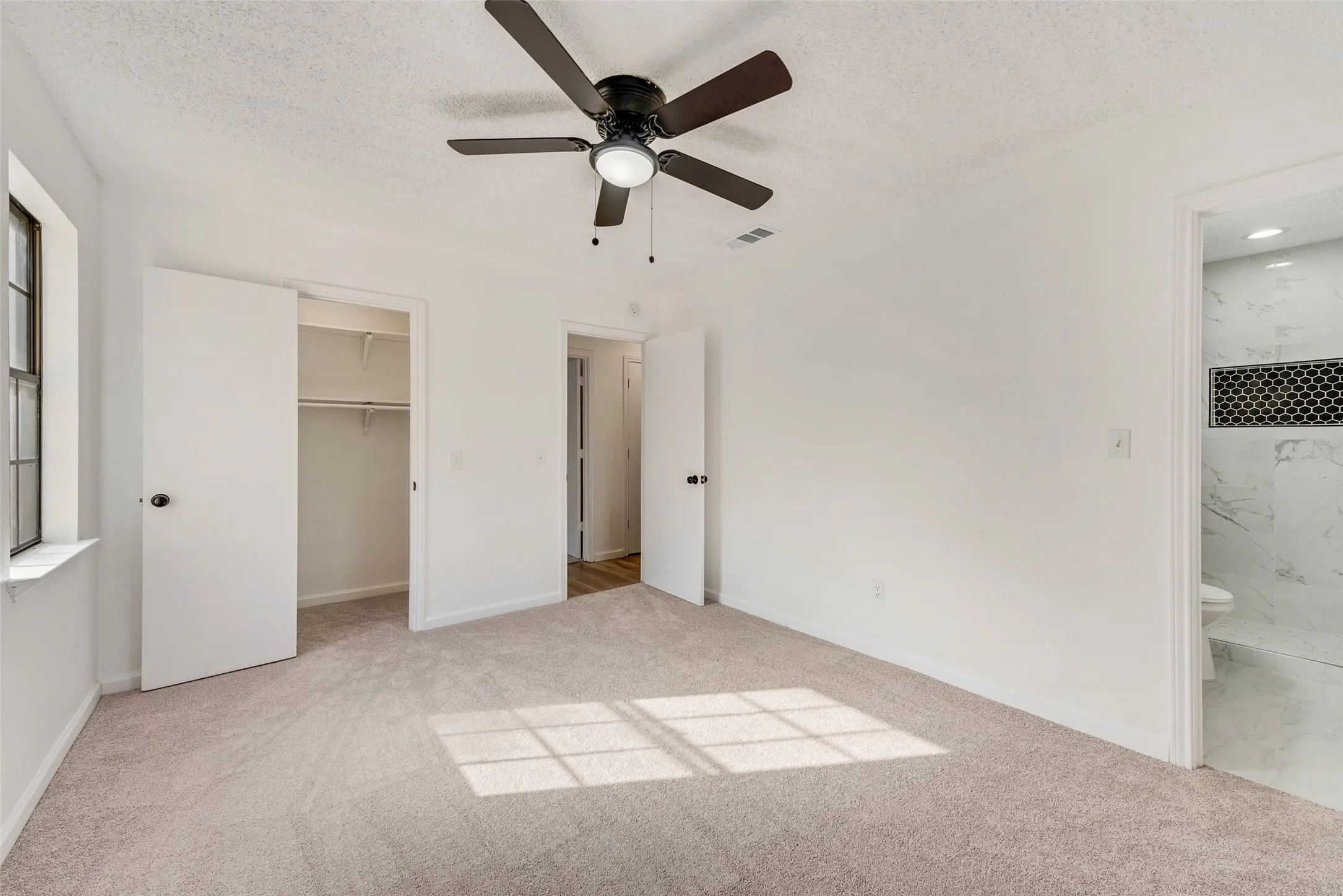 Single Family Residence For Rent in Johnson County , 907 Melanie Lane, Keene, Texas 76059, 4 Bedrooms, 3 Bathrooms, 1 Garage spaces, 1,901 Sqft, built in 1984, Price $2,250, mls#21340687, Real Estate Agent in Keene, Homes For Rent in Johnson county, Homes For Rent in Keene, Realtor in Keene Texas, Real Estate Brokerage Independent Realty Texas, Luminita Cordes Realtor