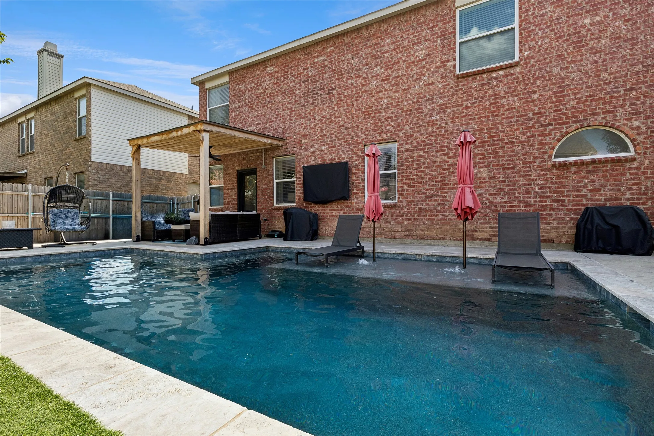 Single Family Residence For Sale in Tarrant County , 10212 Pear Street, Fort Worth, Texas 76244, 5 Bedroom, 4 Bathroom, 2 Garage spaces, 3,130 Sqft, built in 2003, mls#21338080, Real Estate Agent in Fort Worth, Homes For Sale in Tarrant county, Homes For Sale in Fort Worth, Realtor in Fort Worth Texas, Real Estate Brokerage Independent Realty Texas, Luminita Cordes Realtor