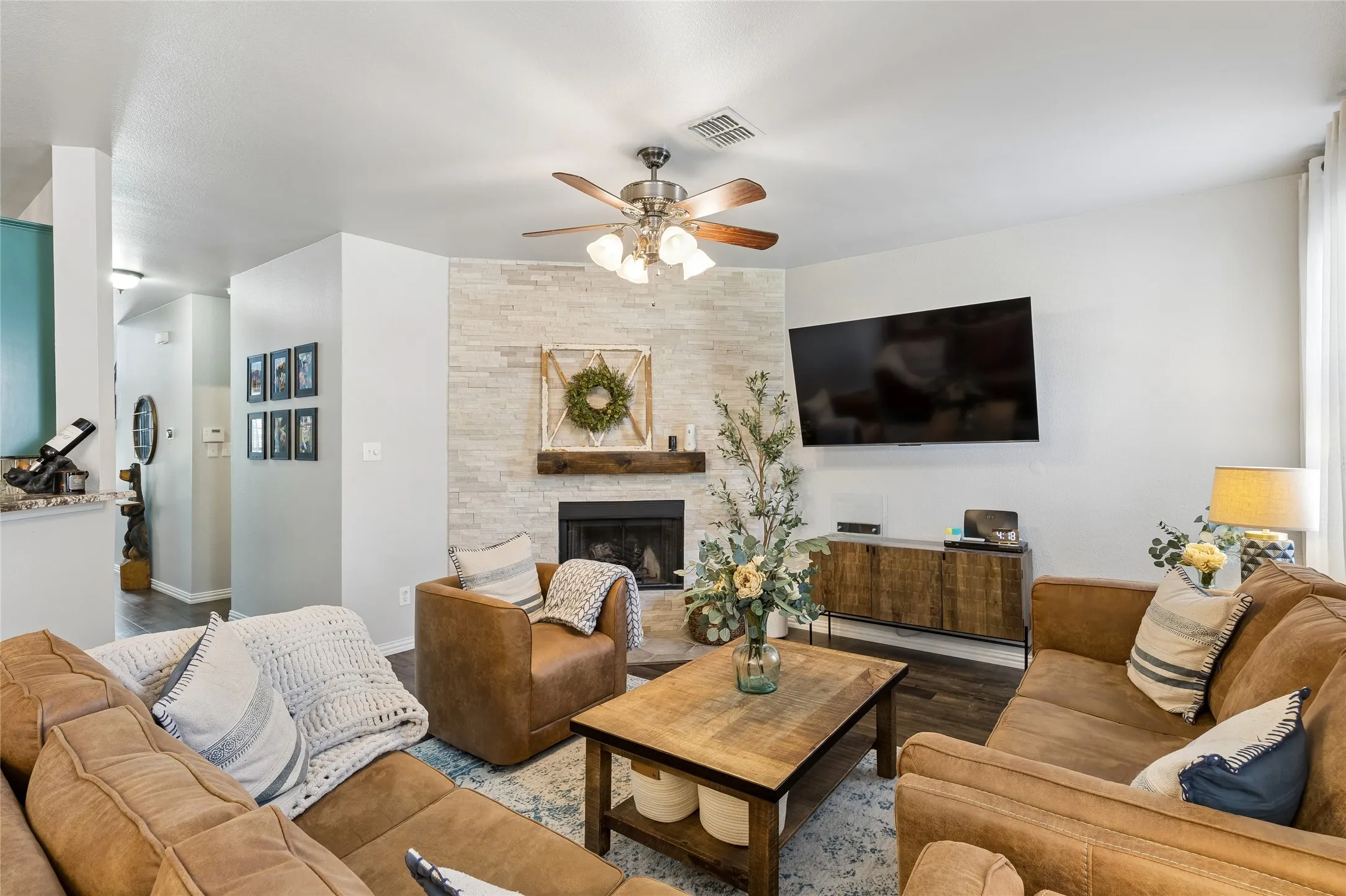 Single Family Residence For Sale in Tarrant County , 10212 Pear Street, Fort Worth, Texas 76244, 5 Bedroom, 4 Bathroom, 2 Garage spaces, 3,130 Sqft, built in 2003, mls#21338080, Real Estate Agent in Fort Worth, Homes For Sale in Tarrant county, Homes For Sale in Fort Worth, Realtor in Fort Worth Texas, Real Estate Brokerage Independent Realty Texas, Luminita Cordes Realtor