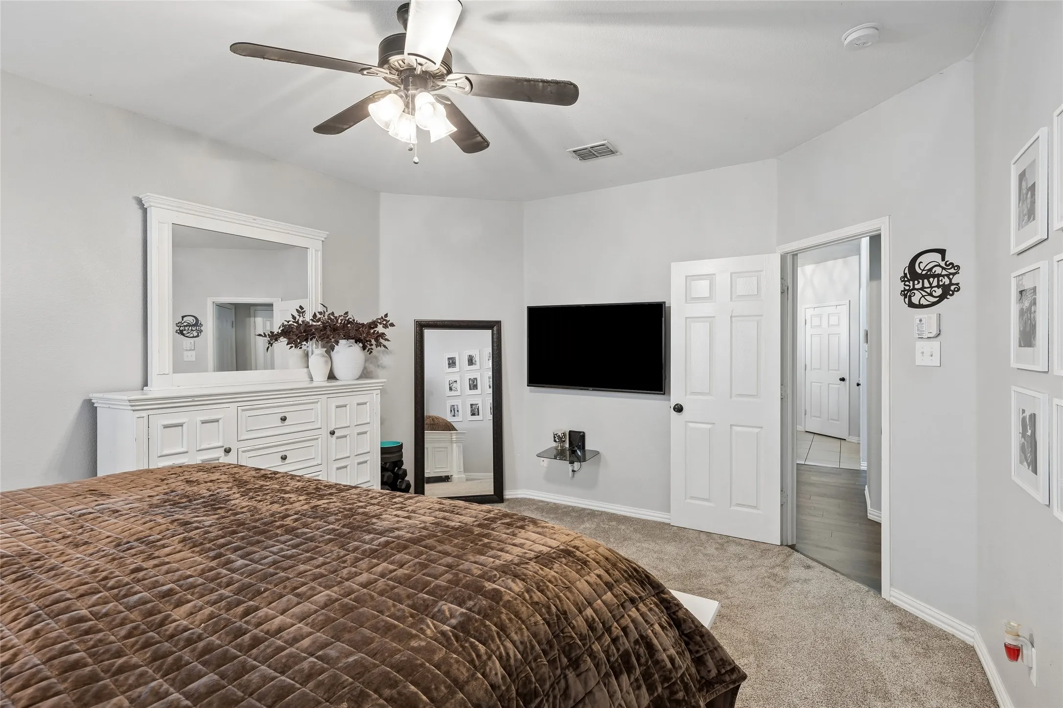 Single Family Residence For Sale in Tarrant County , 10212 Pear Street, Fort Worth, Texas 76244, 5 Bedroom, 4 Bathroom, 2 Garage spaces, 3,130 Sqft, built in 2003, mls#21338080, Real Estate Agent in Fort Worth, Homes For Sale in Tarrant county, Homes For Sale in Fort Worth, Realtor in Fort Worth Texas, Real Estate Brokerage Independent Realty Texas, Luminita Cordes Realtor