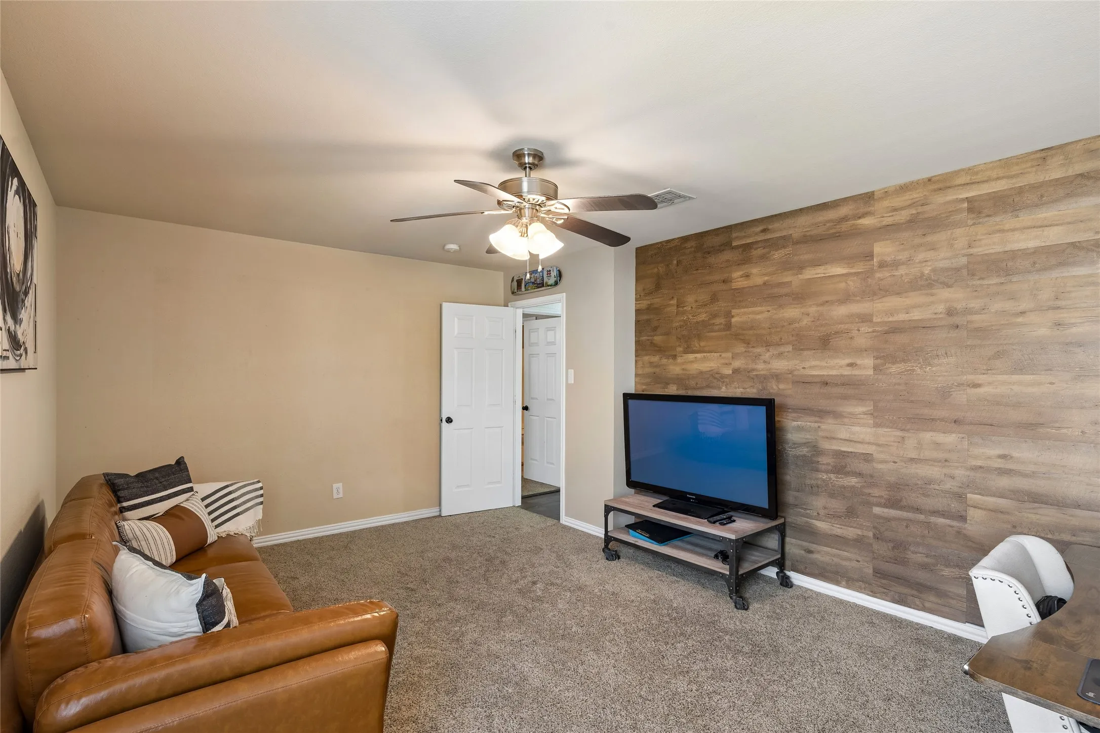 Single Family Residence For Sale in Tarrant County , 10212 Pear Street, Fort Worth, Texas 76244, 5 Bedroom, 4 Bathroom, 2 Garage spaces, 3,130 Sqft, built in 2003, mls#21338080, Real Estate Agent in Fort Worth, Homes For Sale in Tarrant county, Homes For Sale in Fort Worth, Realtor in Fort Worth Texas, Real Estate Brokerage Independent Realty Texas, Luminita Cordes Realtor