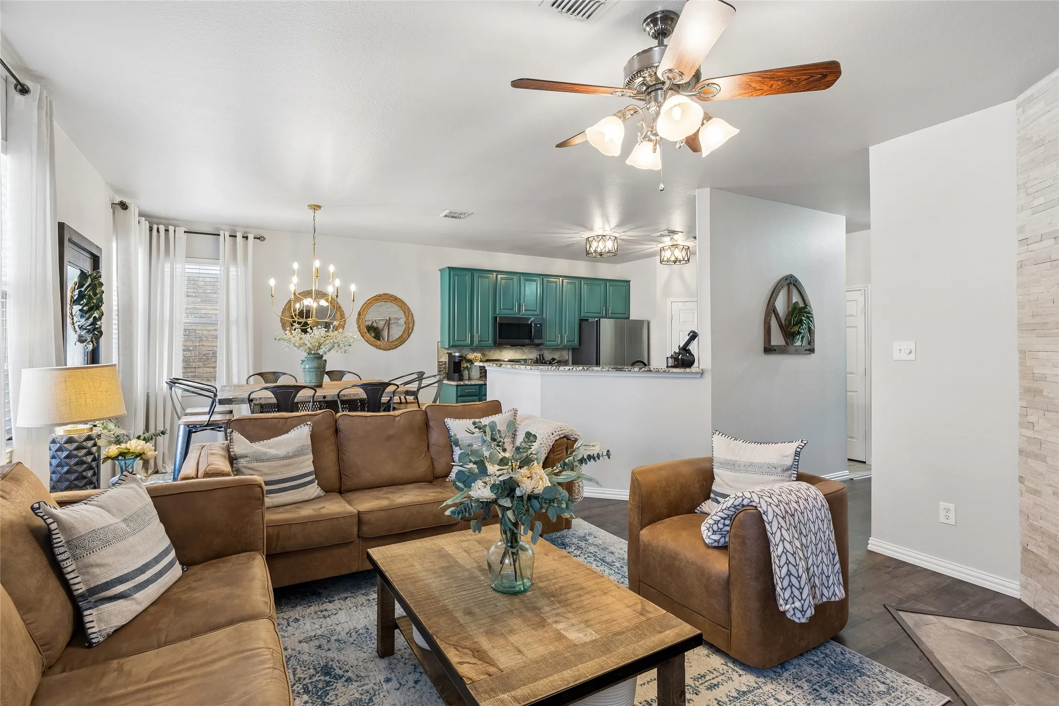 Single Family Residence For Sale in Tarrant County , 10212 Pear Street, Fort Worth, Texas 76244, 5 Bedroom, 4 Bathroom, 2 Garage spaces, 3,130 Sqft, built in 2003, mls#21338080, Real Estate Agent in Fort Worth, Homes For Sale in Tarrant county, Homes For Sale in Fort Worth, Realtor in Fort Worth Texas, Real Estate Brokerage Independent Realty Texas, Luminita Cordes Realtor