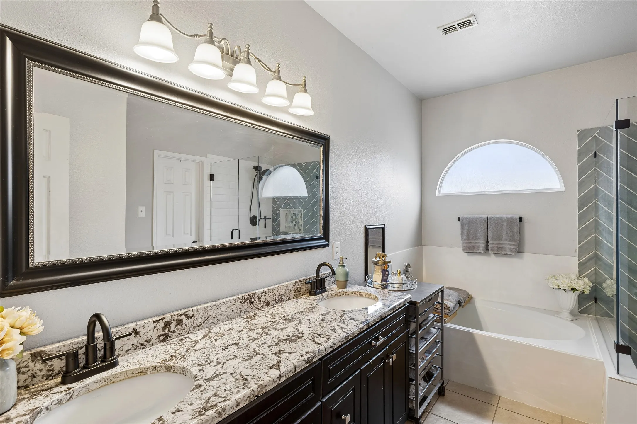 Single Family Residence For Sale in Tarrant County , 10212 Pear Street, Fort Worth, Texas 76244, 5 Bedroom, 4 Bathroom, 2 Garage spaces, 3,130 Sqft, built in 2003, mls#21338080, Real Estate Agent in Fort Worth, Homes For Sale in Tarrant county, Homes For Sale in Fort Worth, Realtor in Fort Worth Texas, Real Estate Brokerage Independent Realty Texas, Luminita Cordes Realtor