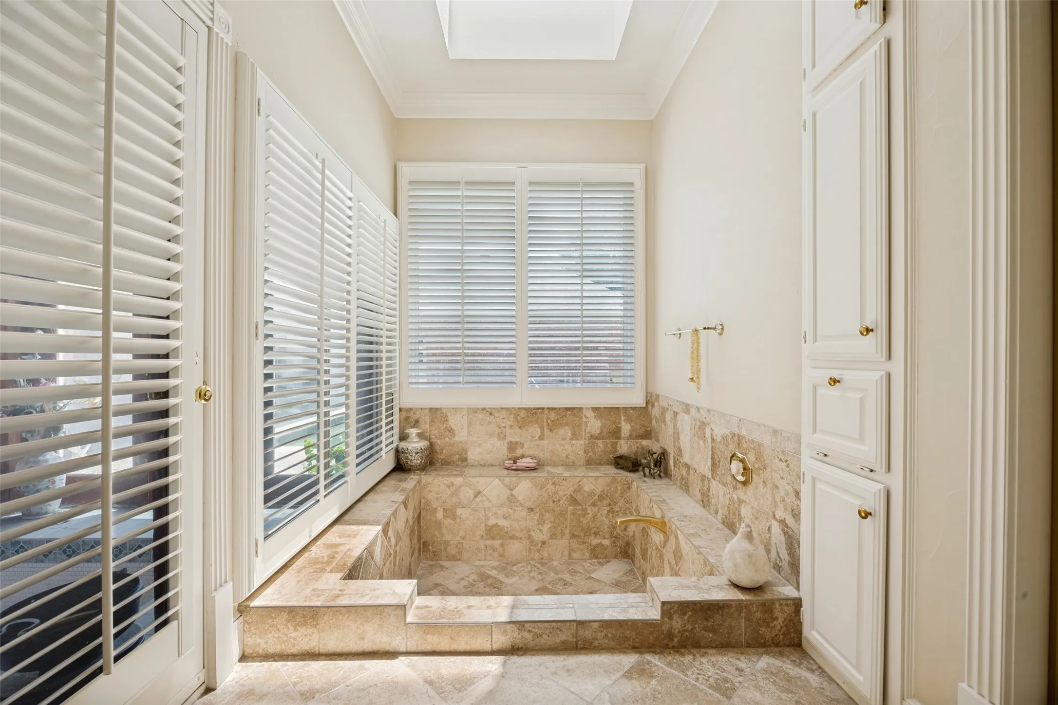 Single Family Residence For Sale in Collin County , 3516 Michael Drive, Plano, Texas 75023, 5 Bedroom, 5 Bathroom, 4 Garage spaces, 4,576 Sqft, built in 1985, mls#21340572, Real Estate Agent in Plano, Homes For Sale in Collin county, Homes For Sale in Plano, Realtor in Plano Texas, Real Estate Brokerage Independent Realty Texas, Luminita Cordes Realtor