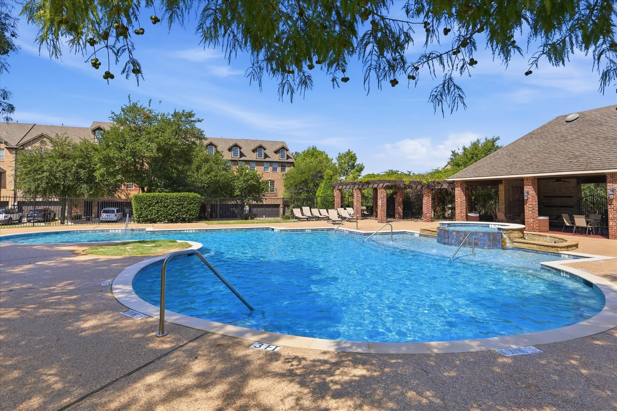 Townhouse For Sale in Dallas County , 1404 Biltmore Lane, Irving, Texas 75063, 4 Bedroom, 4 Bathroom, 2 Garage spaces, 2,273 Sqft, built in 2006, mls#21337556, Real Estate Agent in Irving, Homes For Sale in Dallas county, Homes For Sale in Irving, Realtor in Irving Texas, Real Estate Brokerage Independent Realty Texas, Luminita Cordes Realtor