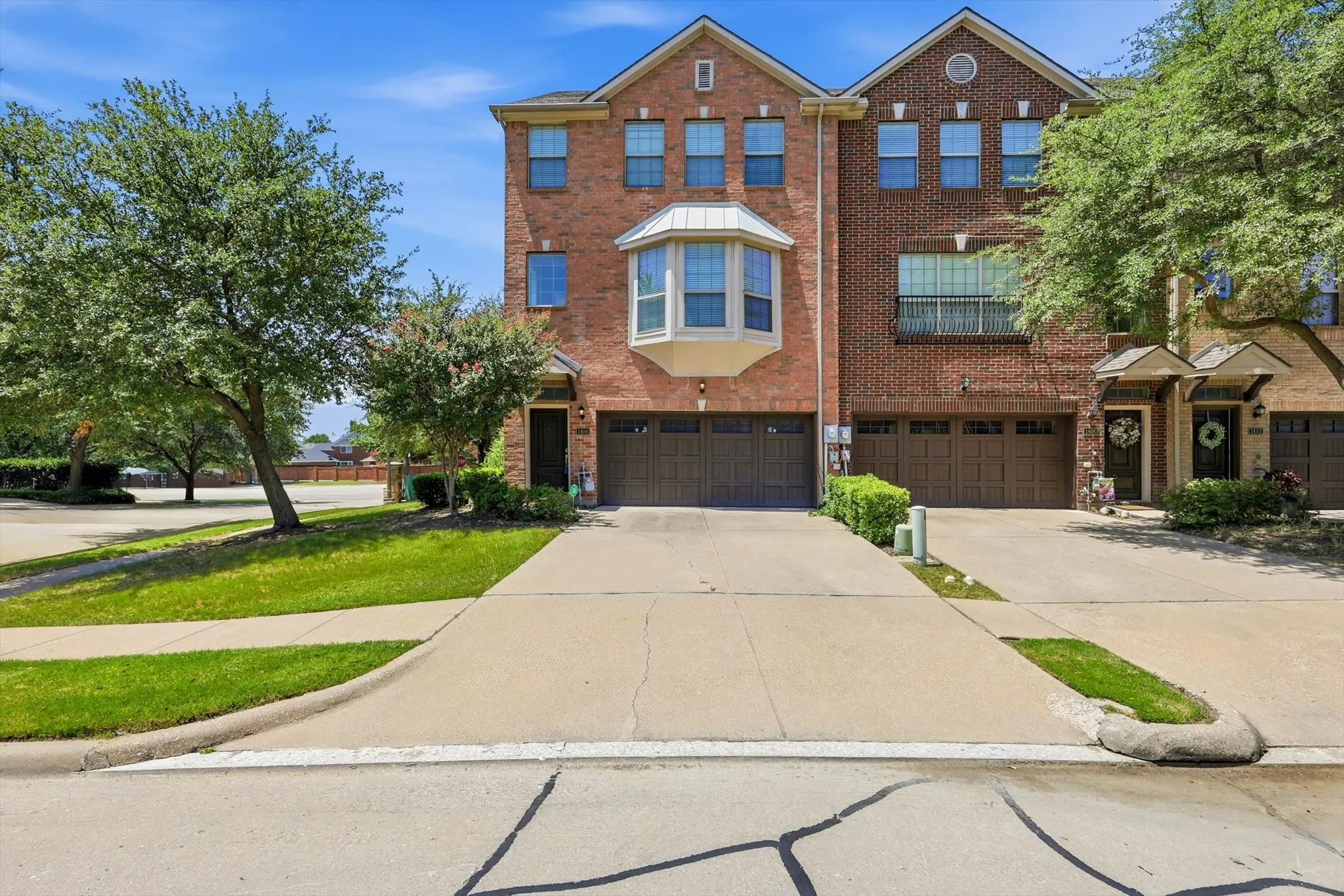 Townhouse For Sale in Dallas County , 1404 Biltmore Lane, Irving, Texas 75063, 4 Bedroom, 4 Bathroom, 2 Garage spaces, 2,273 Sqft, built in 2006, mls#21337556, Real Estate Agent in Irving, Homes For Sale in Dallas county, Homes For Sale in Irving, Realtor in Irving Texas, Real Estate Brokerage Independent Realty Texas, Luminita Cordes Realtor