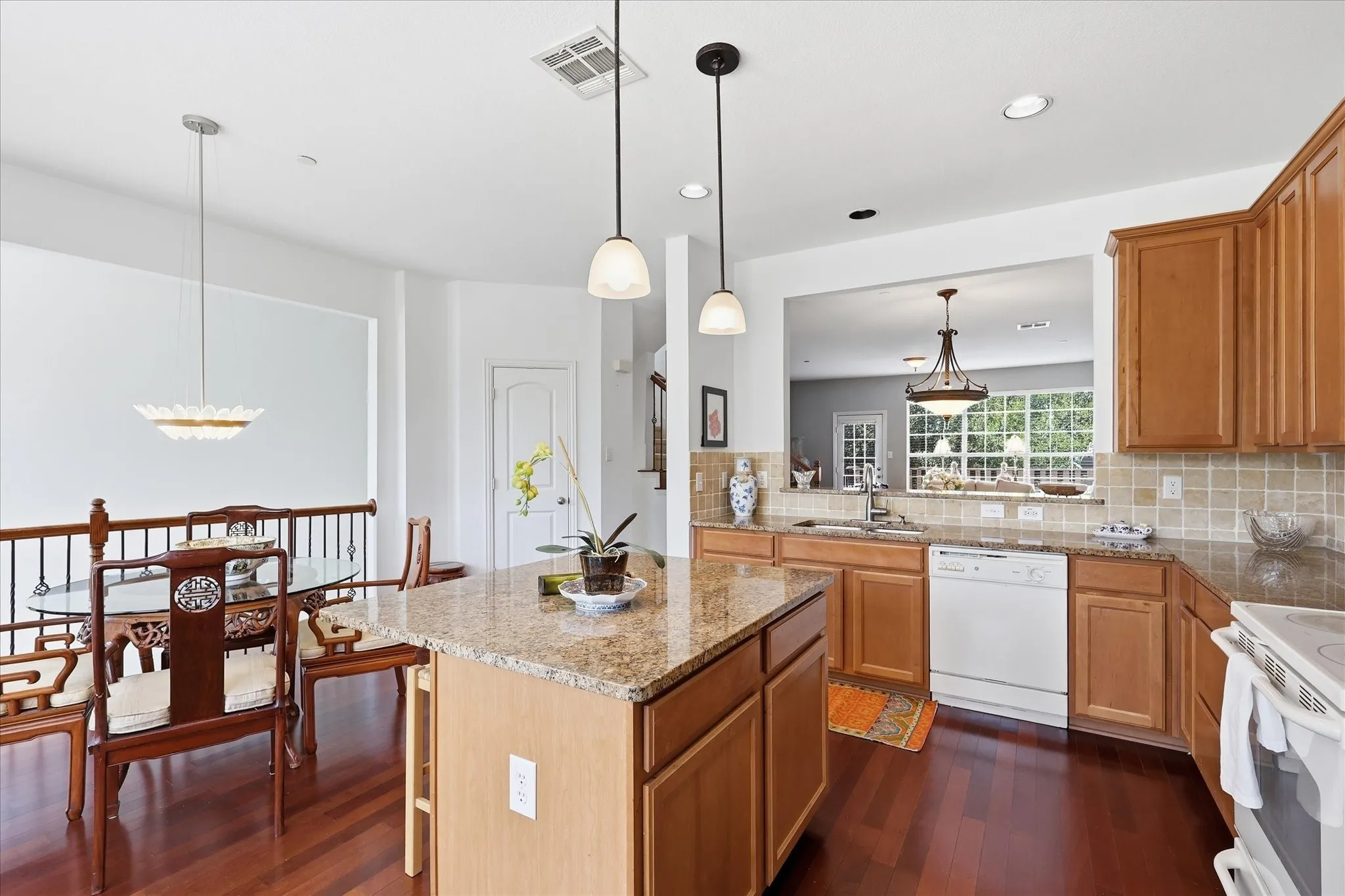 Bright & Open kitchen