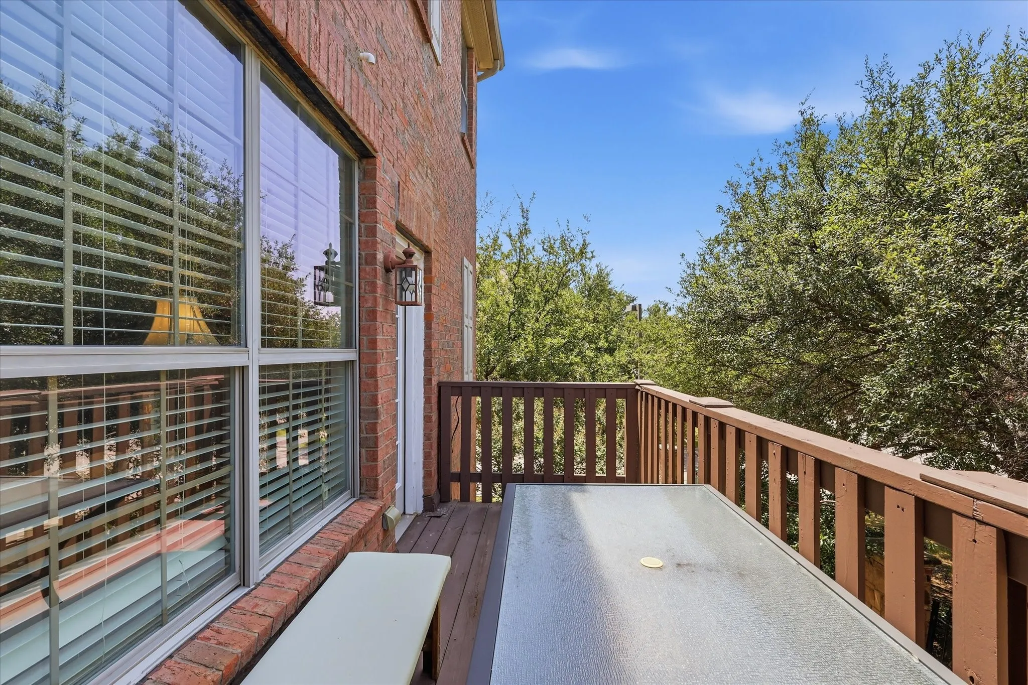 Townhouse For Sale in Dallas County , 1404 Biltmore Lane, Irving, Texas 75063, 4 Bedroom, 4 Bathroom, 2 Garage spaces, 2,273 Sqft, built in 2006, mls#21337556, Real Estate Agent in Irving, Homes For Sale in Dallas county, Homes For Sale in Irving, Realtor in Irving Texas, Real Estate Brokerage Independent Realty Texas, Luminita Cordes Realtor