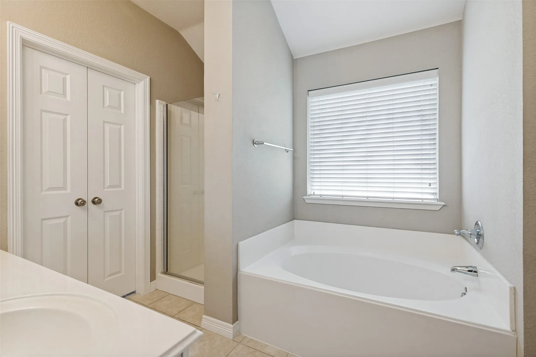 Single Family Residence For Sale in Tarrant County , 6500 Sierra Madre Drive, Fort Worth, Texas 76179, 3 Bedroom, 2 Bathroom, 2 Garage spaces, 1,554 Sqft, built in 2005, mls#21340721, Real Estate Agent in Fort Worth, Homes For Sale in Tarrant county, Homes For Sale in Fort Worth, Realtor in Fort Worth Texas, Real Estate Brokerage Independent Realty Texas, Luminita Cordes Realtor