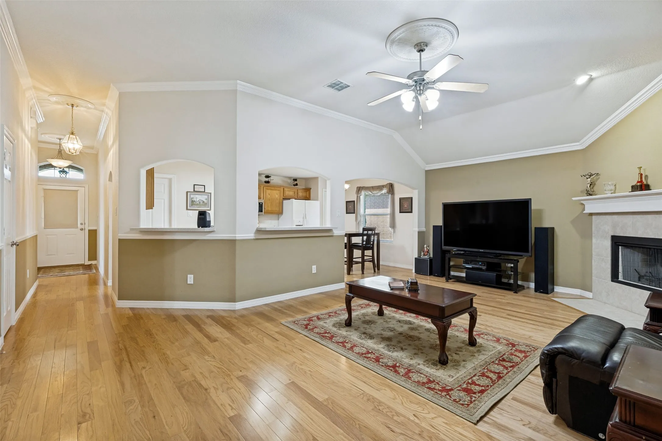 Single Family Residence For Sale in Tarrant County , 6500 Sierra Madre Drive, Fort Worth, Texas 76179, 3 Bedroom, 2 Bathroom, 2 Garage spaces, 1,554 Sqft, built in 2005, mls#21340721, Real Estate Agent in Fort Worth, Homes For Sale in Tarrant county, Homes For Sale in Fort Worth, Realtor in Fort Worth Texas, Real Estate Brokerage Independent Realty Texas, Luminita Cordes Realtor
