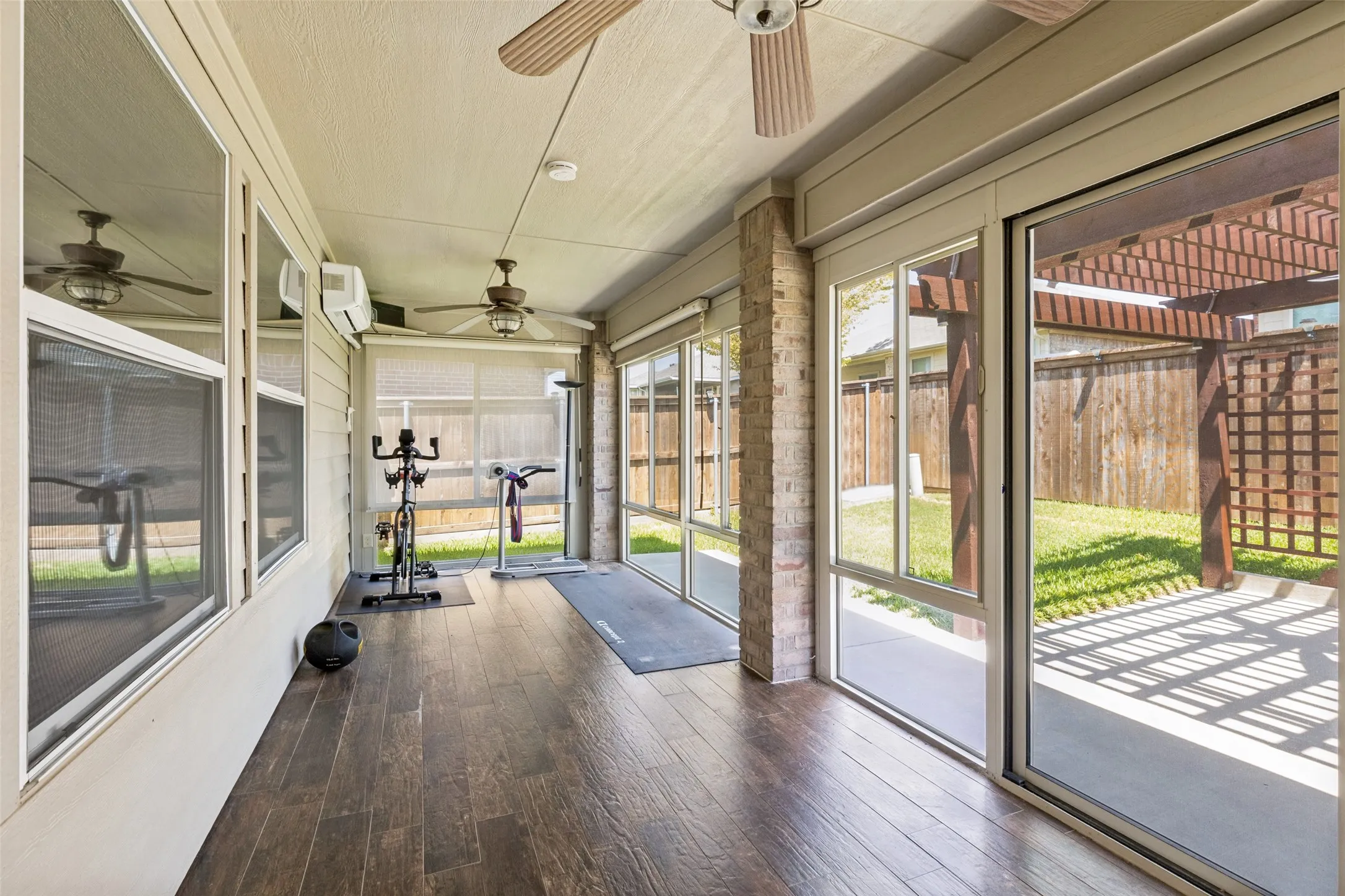 Single Family Residence For Sale in Tarrant County , 6500 Sierra Madre Drive, Fort Worth, Texas 76179, 3 Bedroom, 2 Bathroom, 2 Garage spaces, 1,554 Sqft, built in 2005, mls#21340721, Real Estate Agent in Fort Worth, Homes For Sale in Tarrant county, Homes For Sale in Fort Worth, Realtor in Fort Worth Texas, Real Estate Brokerage Independent Realty Texas, Luminita Cordes Realtor