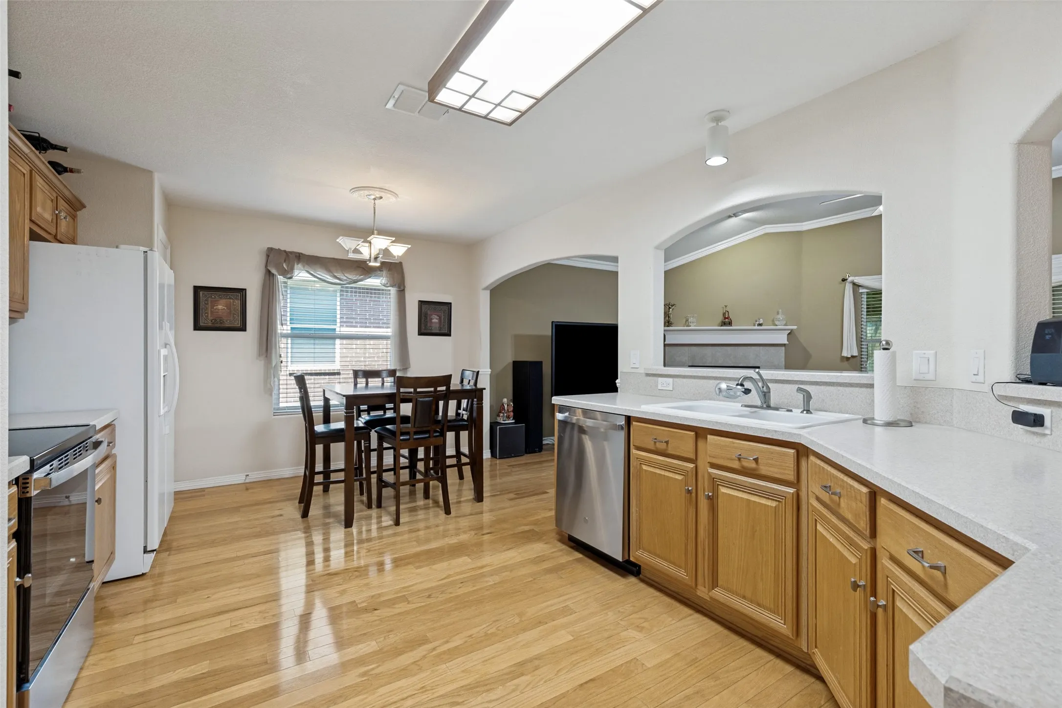 Single Family Residence For Sale in Tarrant County , 6500 Sierra Madre Drive, Fort Worth, Texas 76179, 3 Bedroom, 2 Bathroom, 2 Garage spaces, 1,554 Sqft, built in 2005, mls#21340721, Real Estate Agent in Fort Worth, Homes For Sale in Tarrant county, Homes For Sale in Fort Worth, Realtor in Fort Worth Texas, Real Estate Brokerage Independent Realty Texas, Luminita Cordes Realtor