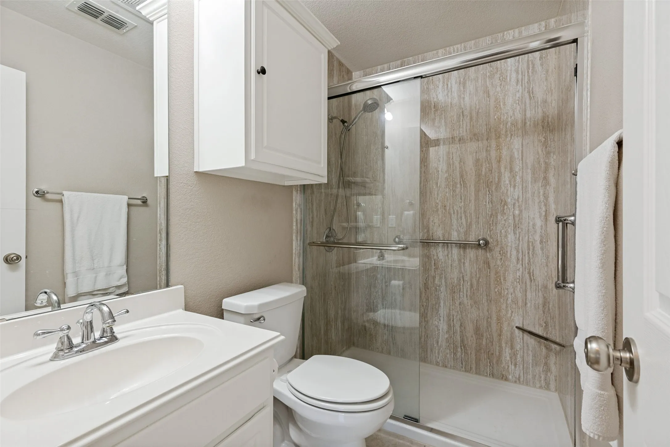 Single Family Residence For Sale in Tarrant County , 6500 Sierra Madre Drive, Fort Worth, Texas 76179, 3 Bedroom, 2 Bathroom, 2 Garage spaces, 1,554 Sqft, built in 2005, mls#21340721, Real Estate Agent in Fort Worth, Homes For Sale in Tarrant county, Homes For Sale in Fort Worth, Realtor in Fort Worth Texas, Real Estate Brokerage Independent Realty Texas, Luminita Cordes Realtor