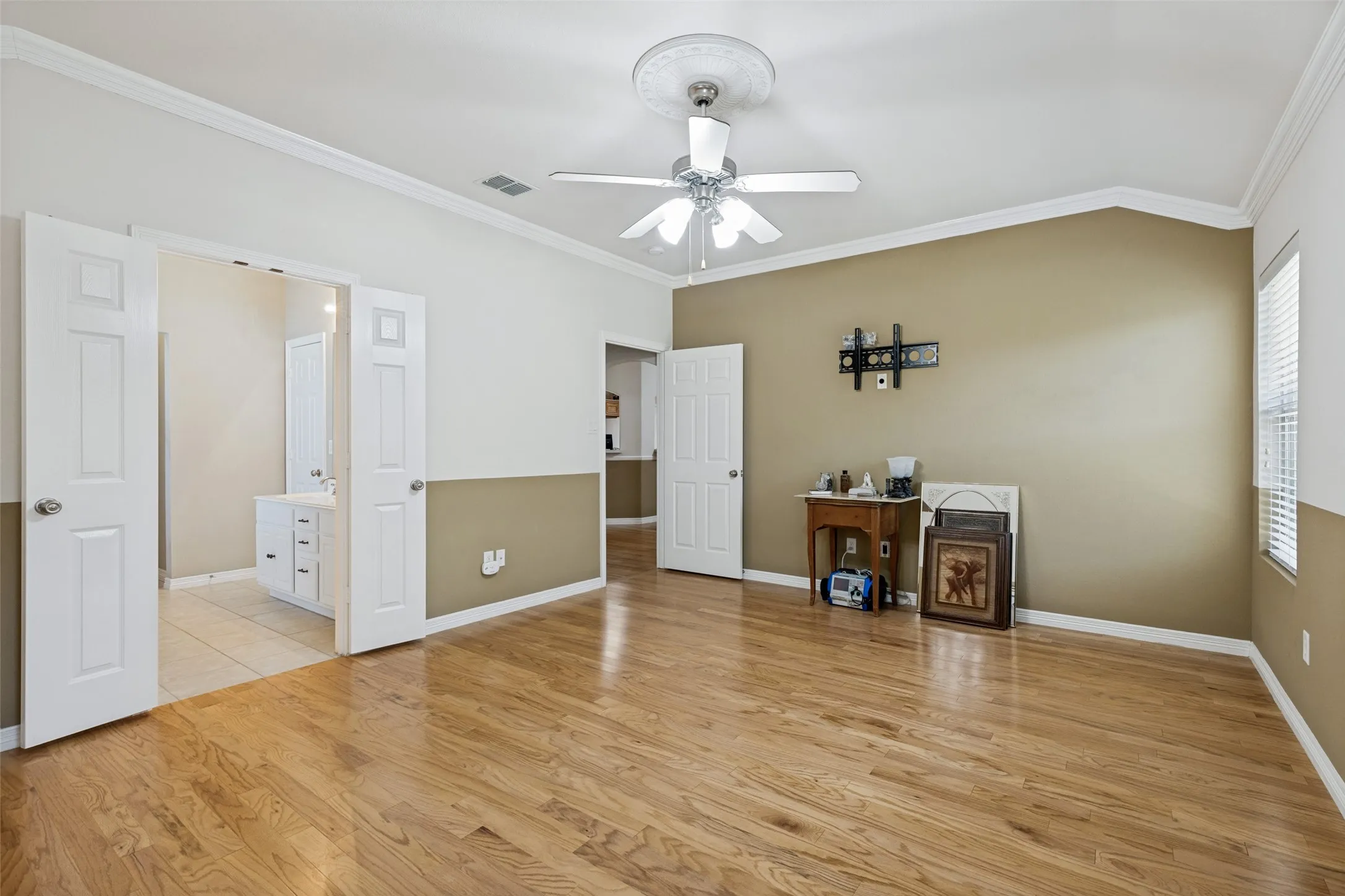 Single Family Residence For Sale in Tarrant County , 6500 Sierra Madre Drive, Fort Worth, Texas 76179, 3 Bedroom, 2 Bathroom, 2 Garage spaces, 1,554 Sqft, built in 2005, mls#21340721, Real Estate Agent in Fort Worth, Homes For Sale in Tarrant county, Homes For Sale in Fort Worth, Realtor in Fort Worth Texas, Real Estate Brokerage Independent Realty Texas, Luminita Cordes Realtor