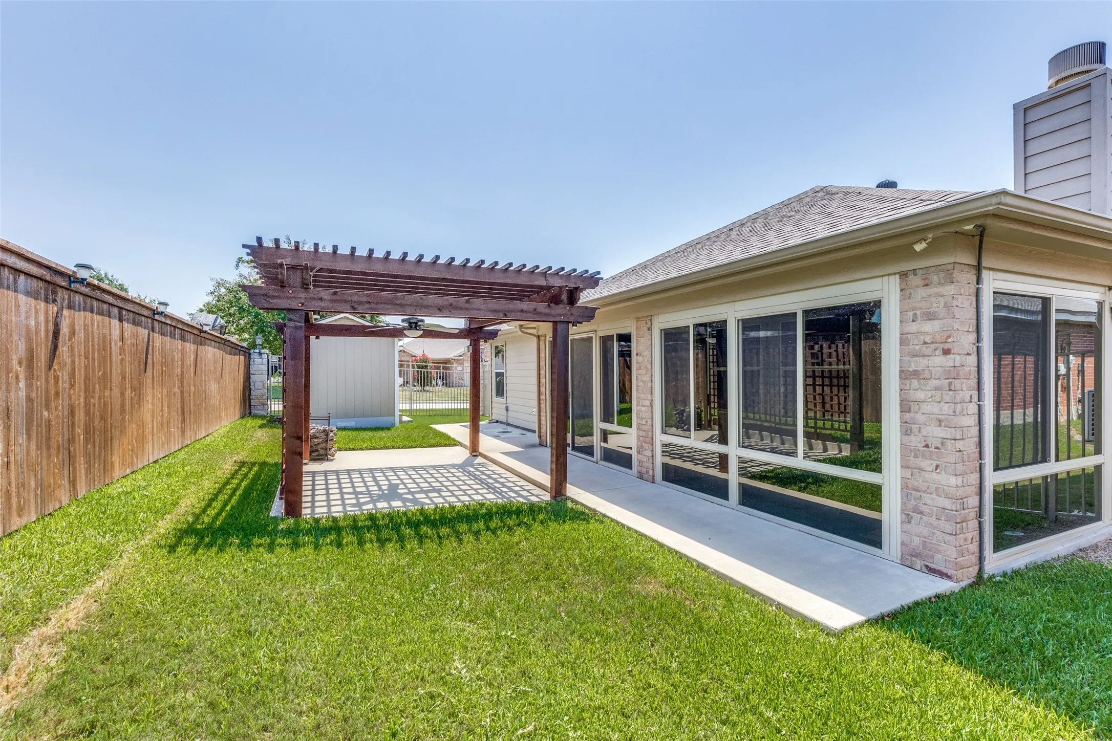 Single Family Residence For Sale in Tarrant County , 6500 Sierra Madre Drive, Fort Worth, Texas 76179, 3 Bedroom, 2 Bathroom, 2 Garage spaces, 1,554 Sqft, built in 2005, mls#21340721, Real Estate Agent in Fort Worth, Homes For Sale in Tarrant county, Homes For Sale in Fort Worth, Realtor in Fort Worth Texas, Real Estate Brokerage Independent Realty Texas, Luminita Cordes Realtor