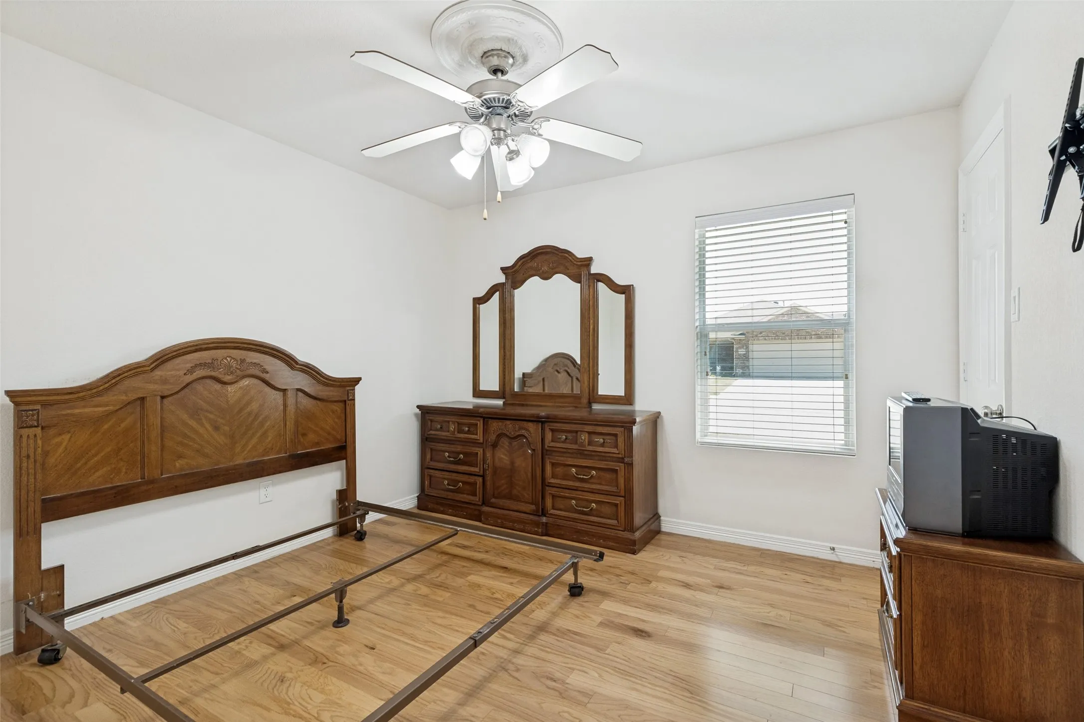 Single Family Residence For Sale in Tarrant County , 6500 Sierra Madre Drive, Fort Worth, Texas 76179, 3 Bedroom, 2 Bathroom, 2 Garage spaces, 1,554 Sqft, built in 2005, mls#21340721, Real Estate Agent in Fort Worth, Homes For Sale in Tarrant county, Homes For Sale in Fort Worth, Realtor in Fort Worth Texas, Real Estate Brokerage Independent Realty Texas, Luminita Cordes Realtor