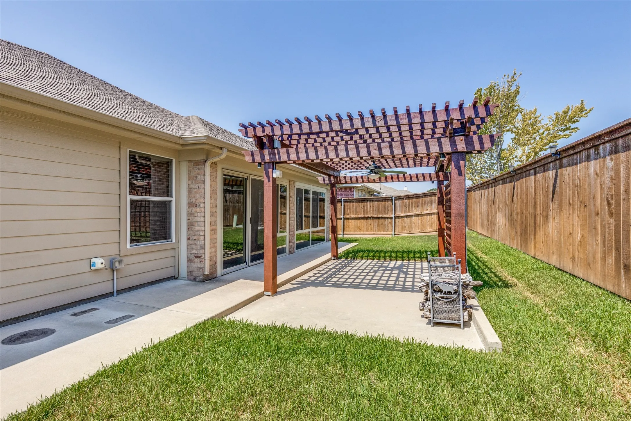 Single Family Residence For Sale in Tarrant County , 6500 Sierra Madre Drive, Fort Worth, Texas 76179, 3 Bedroom, 2 Bathroom, 2 Garage spaces, 1,554 Sqft, built in 2005, mls#21340721, Real Estate Agent in Fort Worth, Homes For Sale in Tarrant county, Homes For Sale in Fort Worth, Realtor in Fort Worth Texas, Real Estate Brokerage Independent Realty Texas, Luminita Cordes Realtor